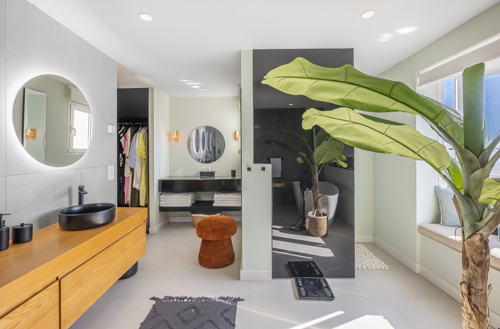 Elegante adosado con piscina privada y vistas panorámicas en Arco Iris, Altos de Puente Romano