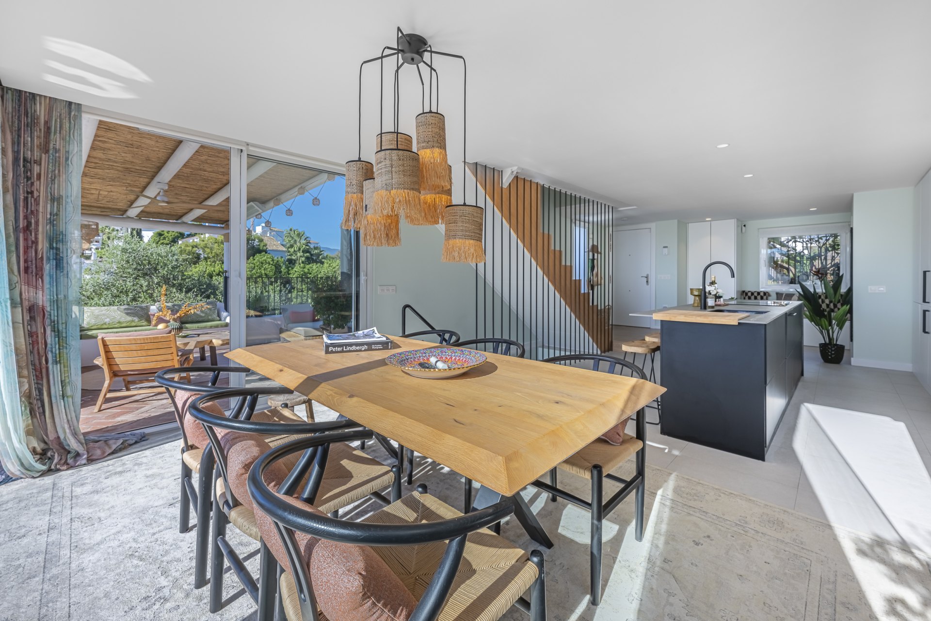 Elegante adosado con piscina privada y vistas panorámicas en Arco Iris, Altos de Puente Romano