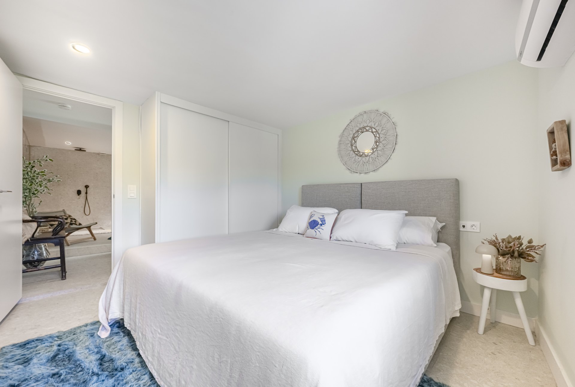 Elegante adosado con piscina privada y vistas panorámicas en Arco Iris, Altos de Puente Romano