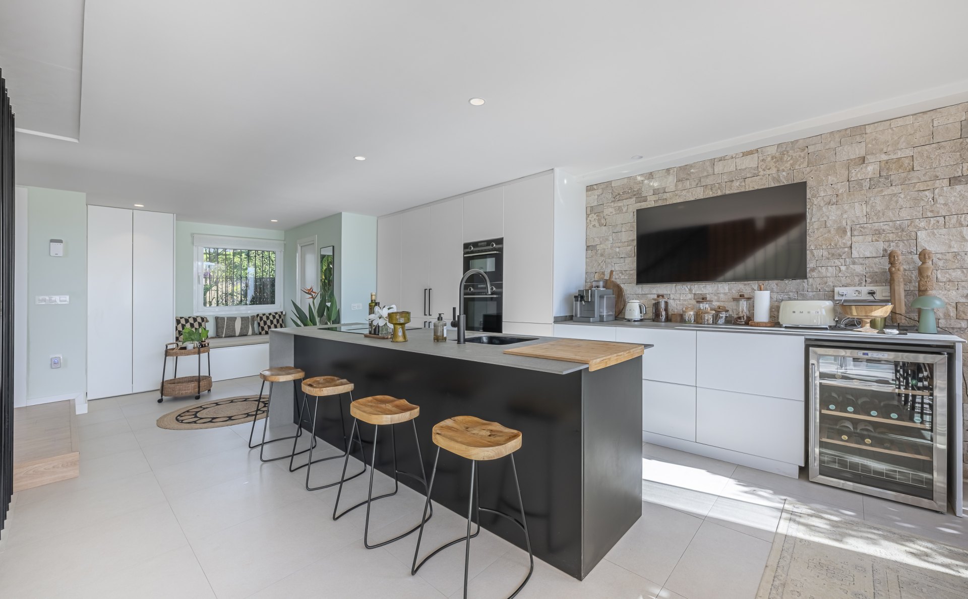 Elegante adosado con piscina privada y vistas panorámicas en Arco Iris, Altos de Puente Romano