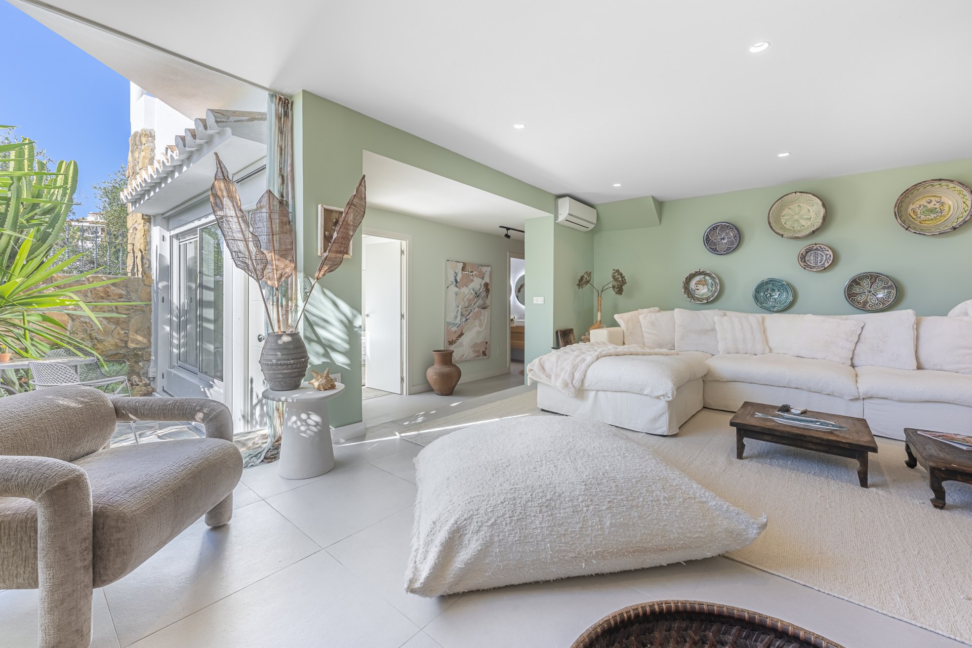 Elegante adosado con piscina privada y vistas panorámicas en Arco Iris, Altos de Puente Romano