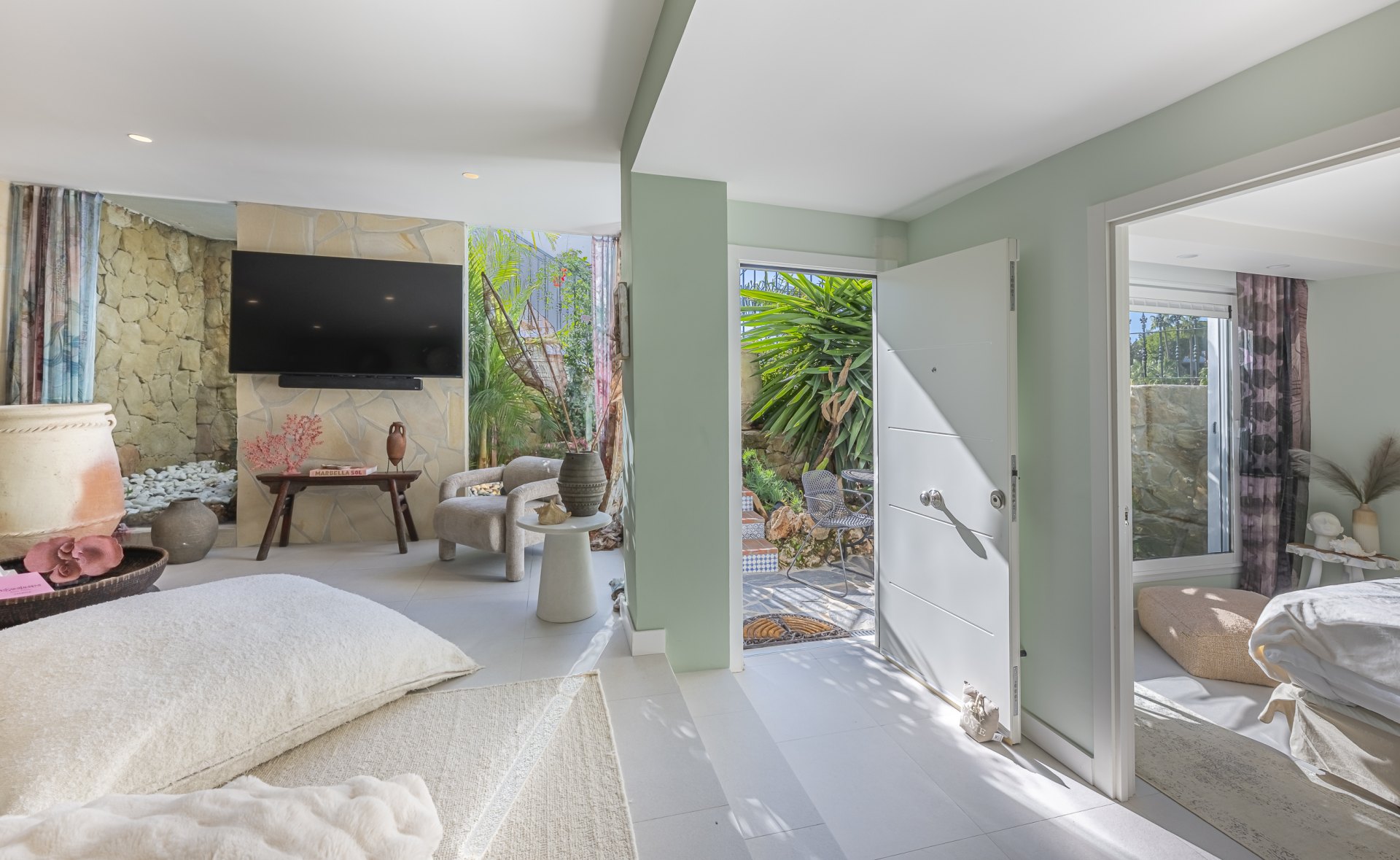 Elegante adosado con piscina privada y vistas panorámicas en Arco Iris, Altos de Puente Romano