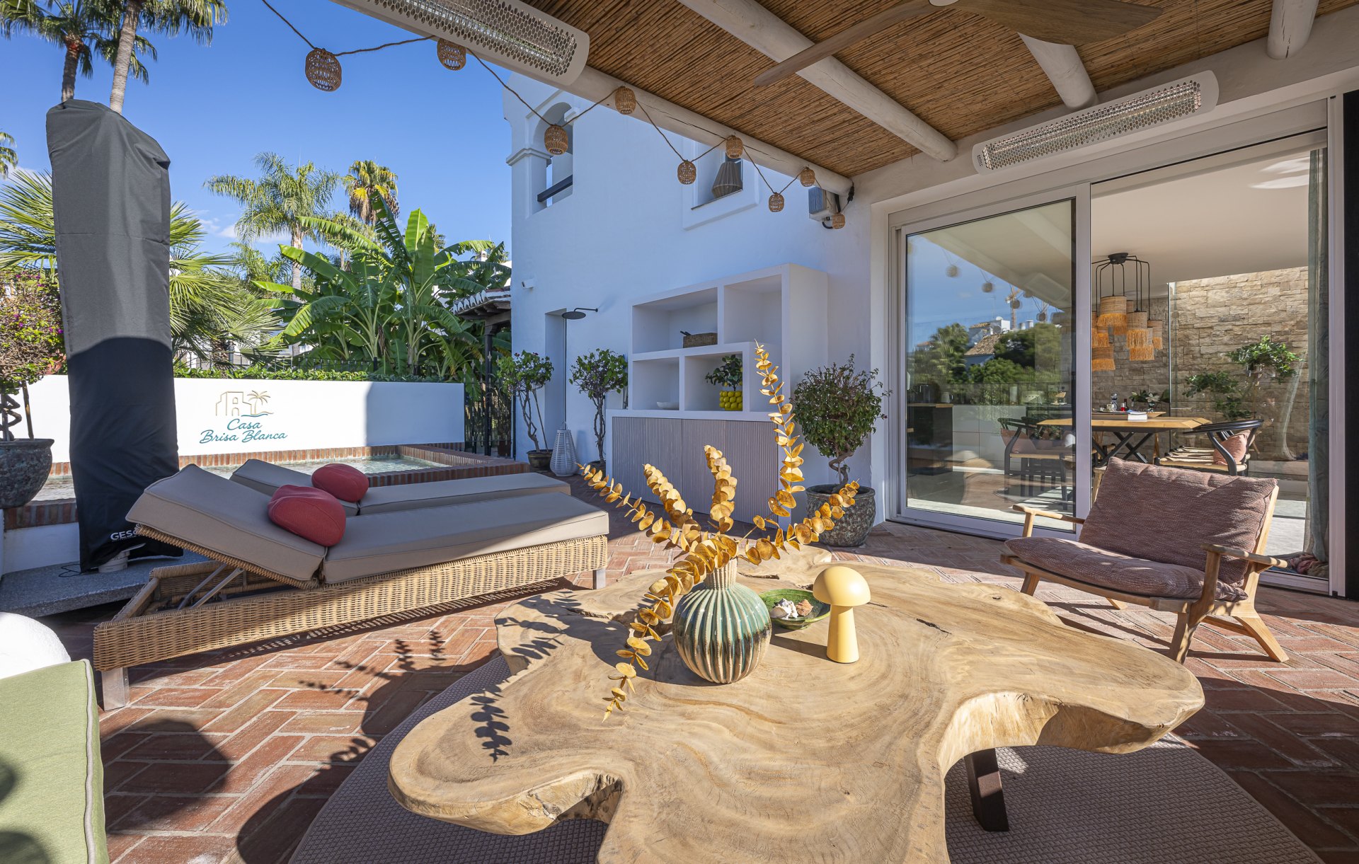 Elegante adosado con piscina privada y vistas panorámicas en Arco Iris, Altos de Puente Romano