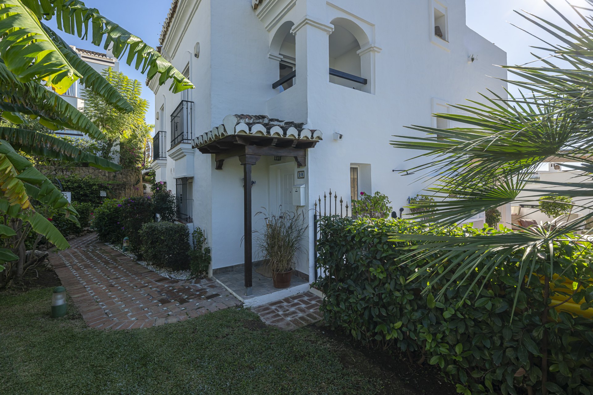 Elegant townhouse with private pool & panoramic views in Arco Iris, Altos de Puente Romano