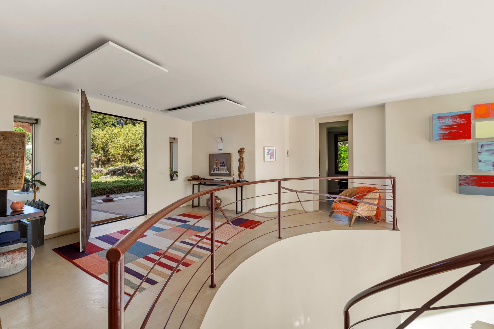 Villa La Mandaluz, un hogar único e inspirador, donde el arte y la arquitectura dialogan, rodeada de un paisaje protegido en Ronda, Málaga