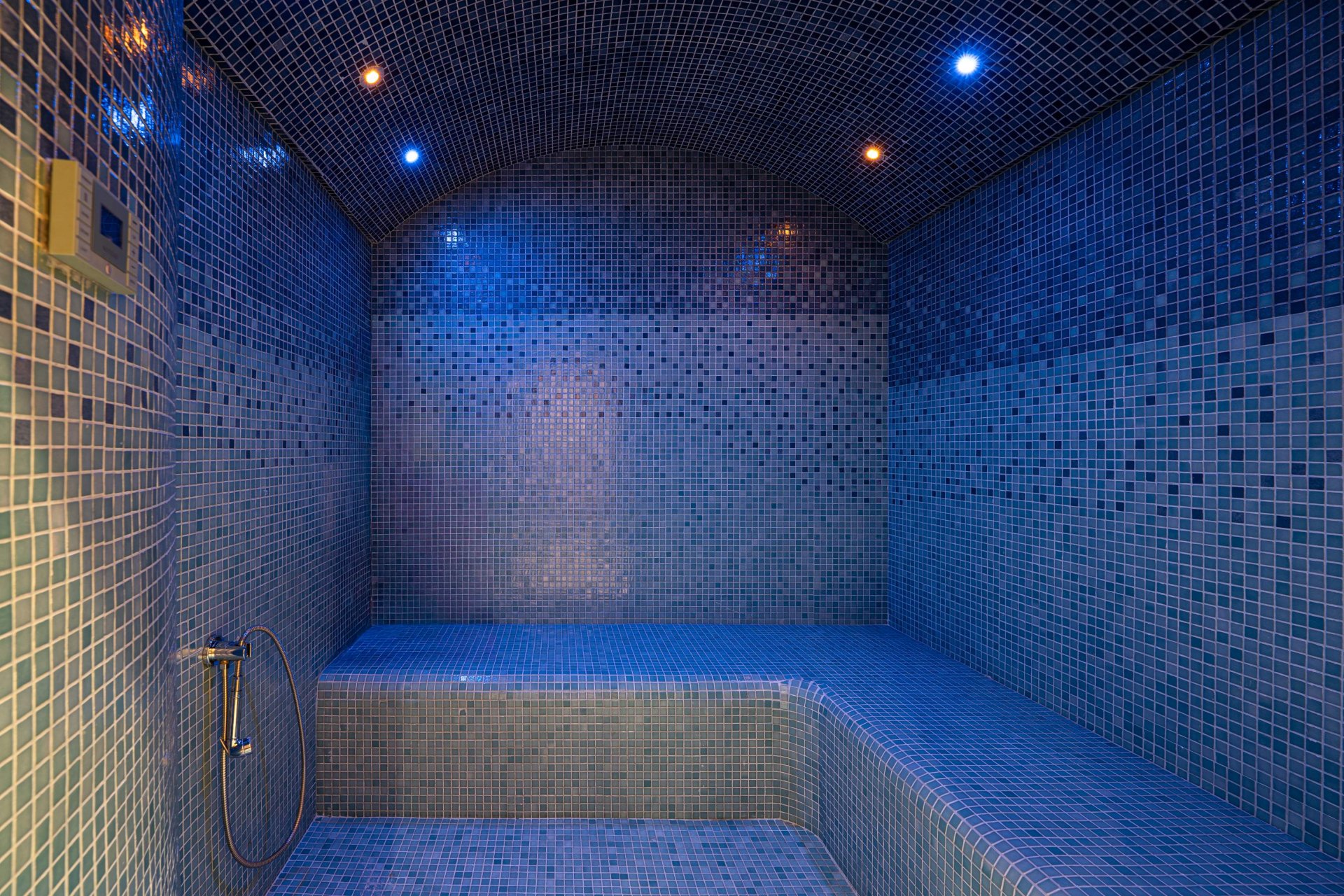 Villa La Mandaluz, un hogar único e inspirador, donde el arte y la arquitectura dialogan, rodeada de un paisaje protegido en Ronda, Málaga