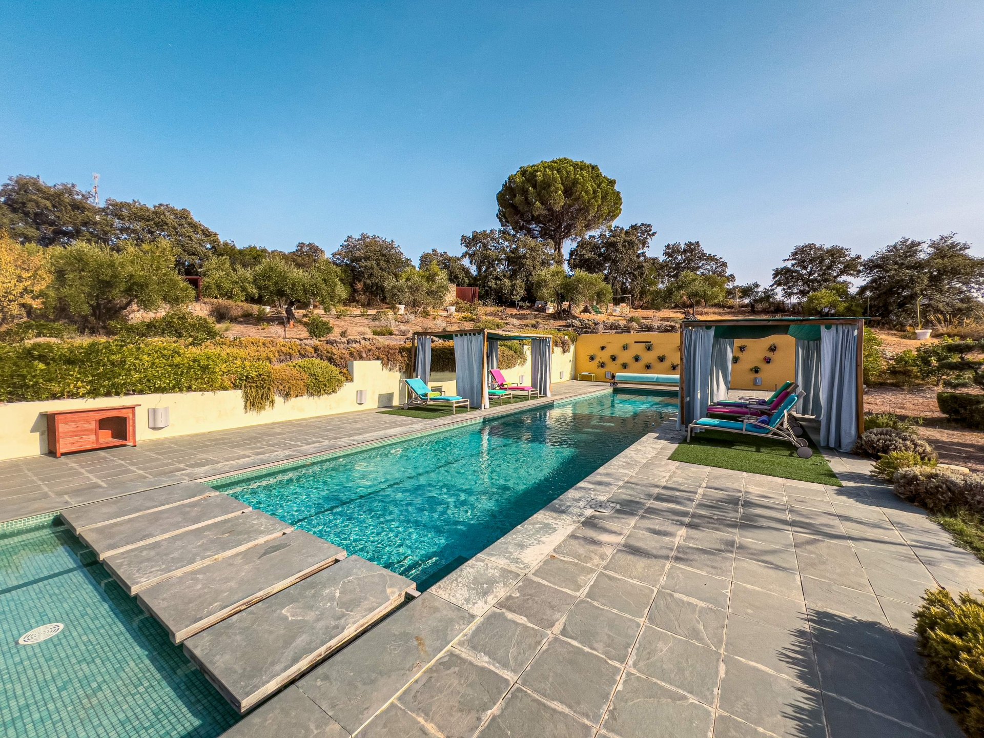 Villa La Mandaluz, un hogar único e inspirador, donde el arte y la arquitectura dialogan, rodeada de un paisaje protegido en Ronda, Málaga
