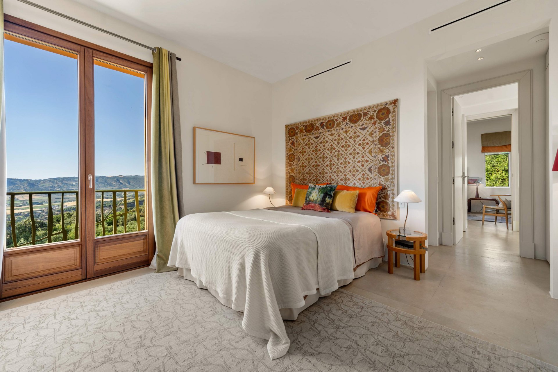 Villa La Mandaluz, un hogar único e inspirador, donde el arte y la arquitectura dialogan, rodeada de un paisaje protegido en Ronda, Málaga