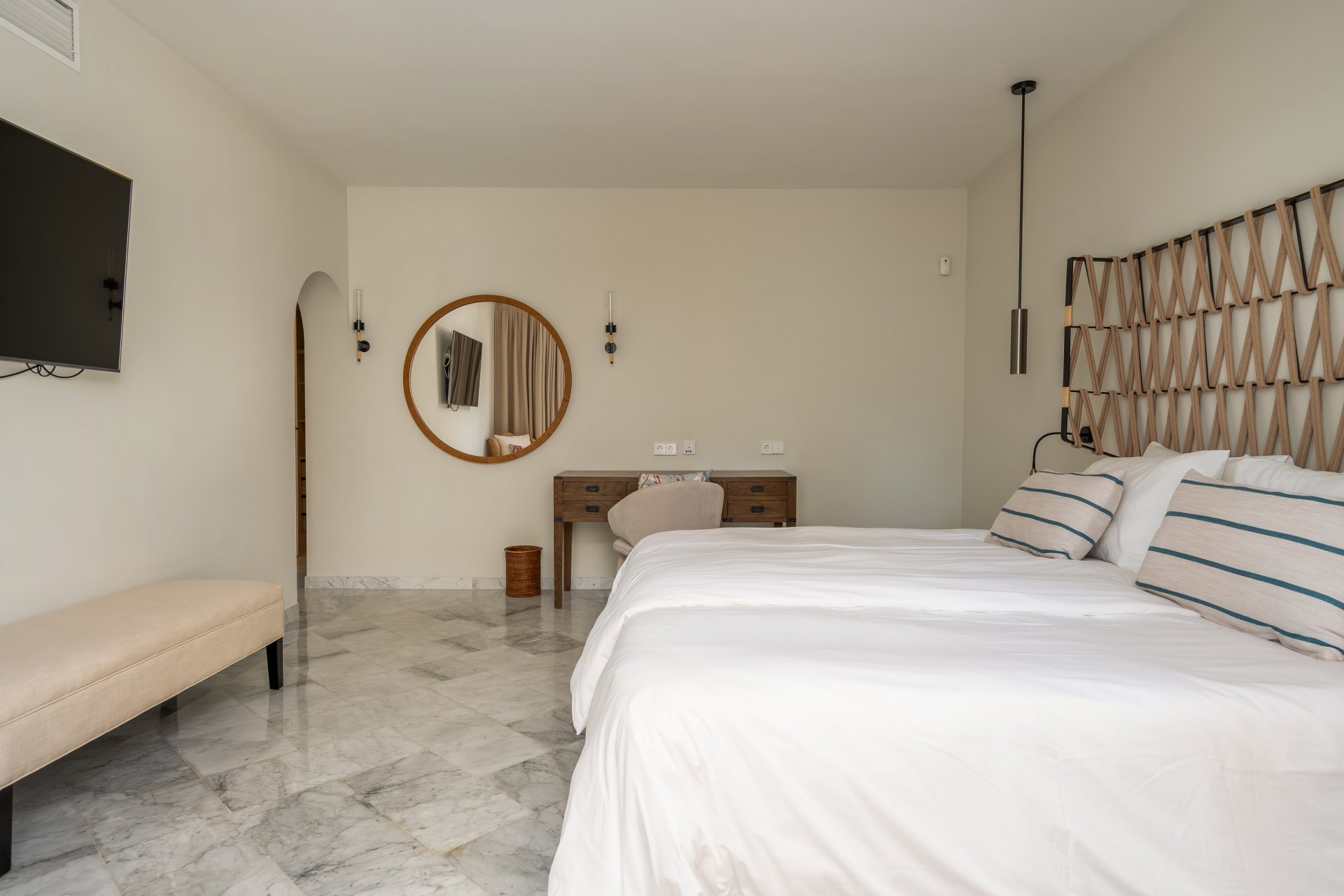 Elegante ático dúplex de cuatro dormitorios en Puente Romano, Marbella