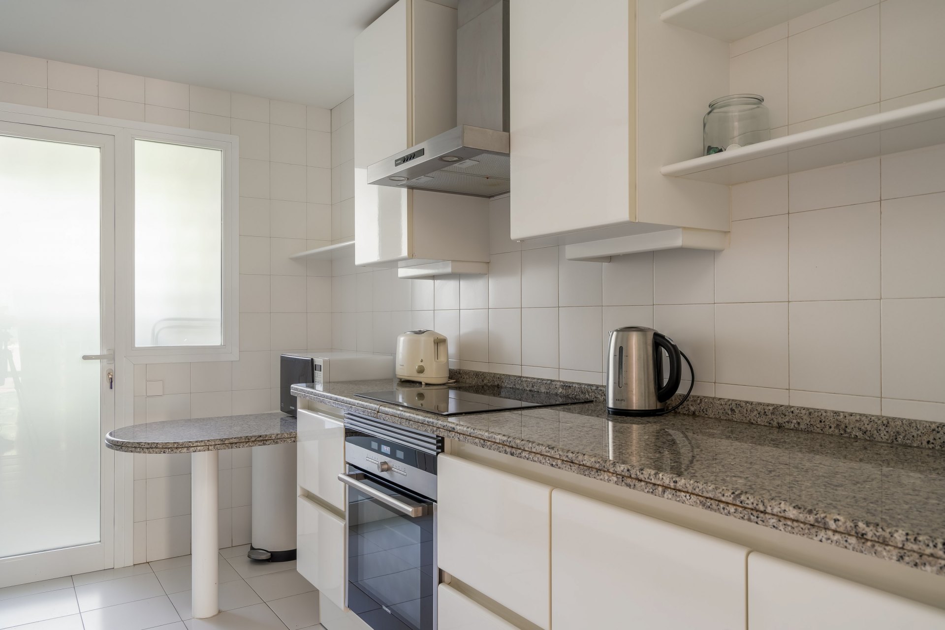 Elegante ático dúplex de cuatro dormitorios en Puente Romano, Marbella