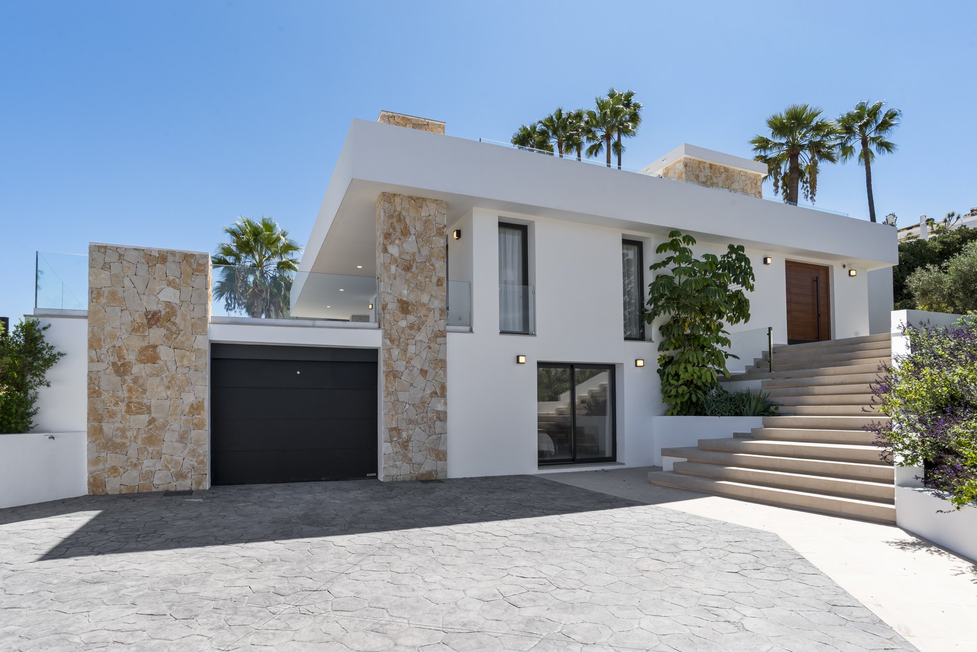 Magnificent villa in the heart of Guadalmina Alta, Marbella
