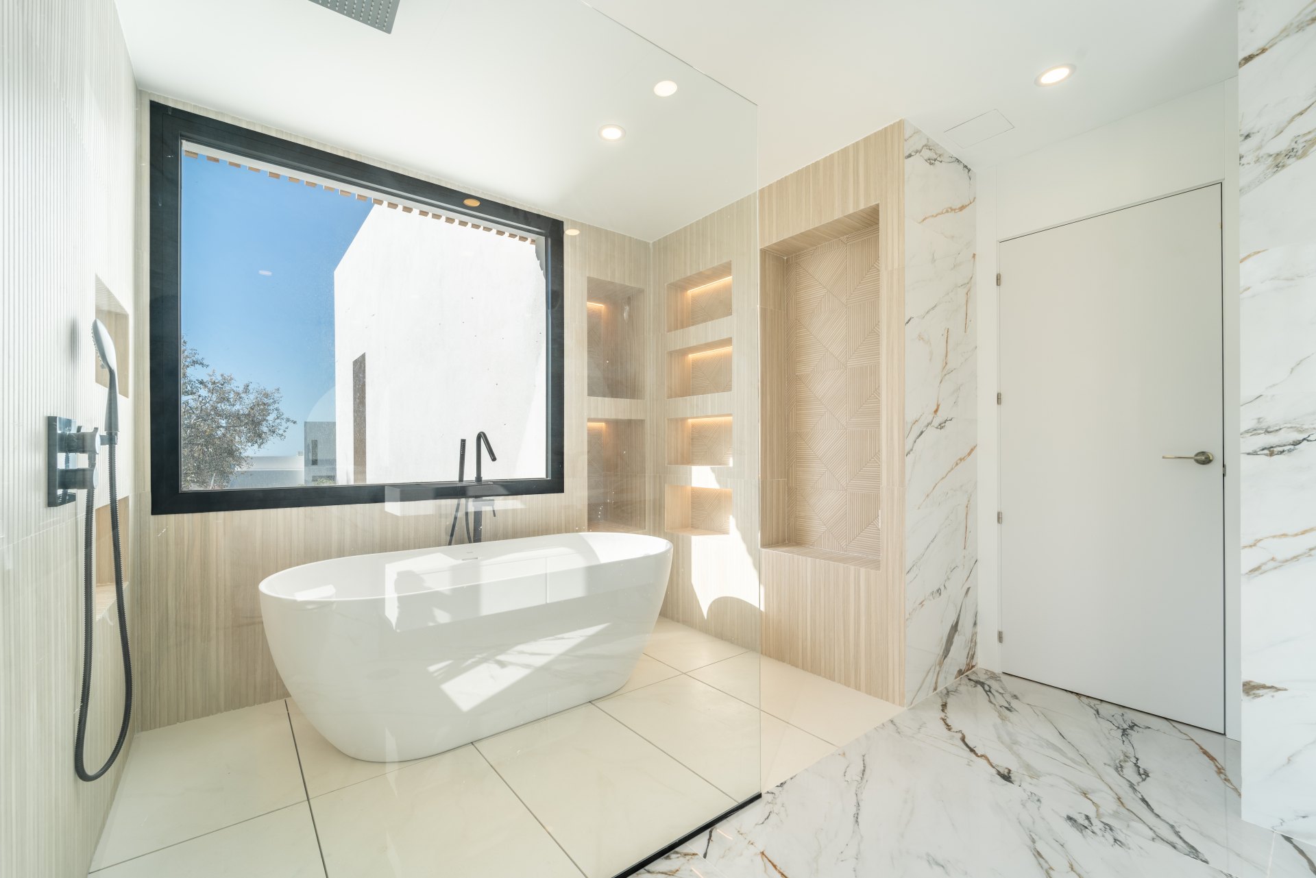 Comtemporary Style Villa with Sea Views in Benalmádena Costa, Málaga