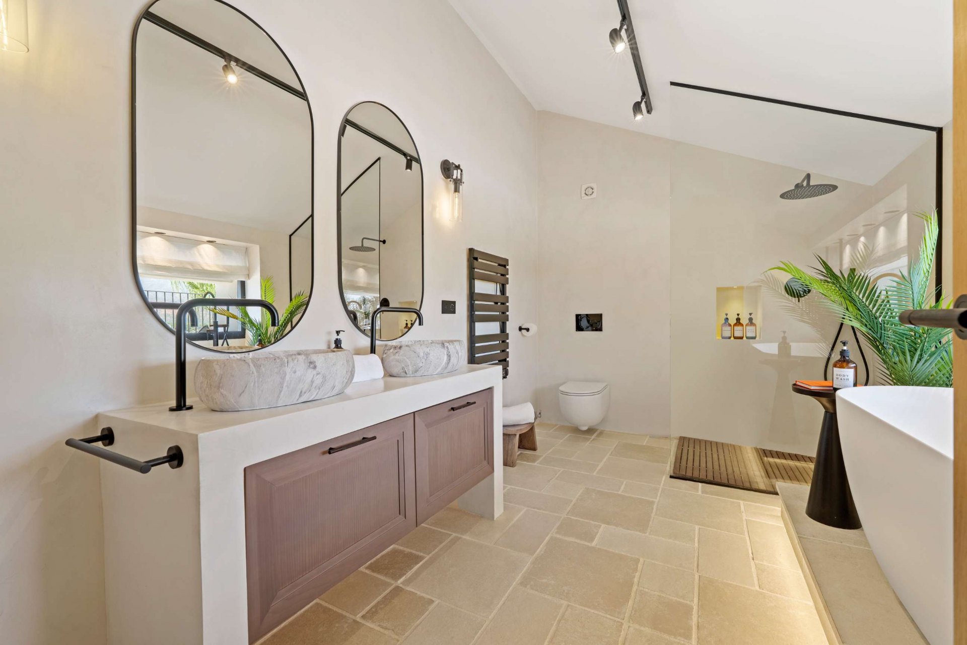 Mediterranean-style villa in the heart of Nueva Andalucía, Marbella.