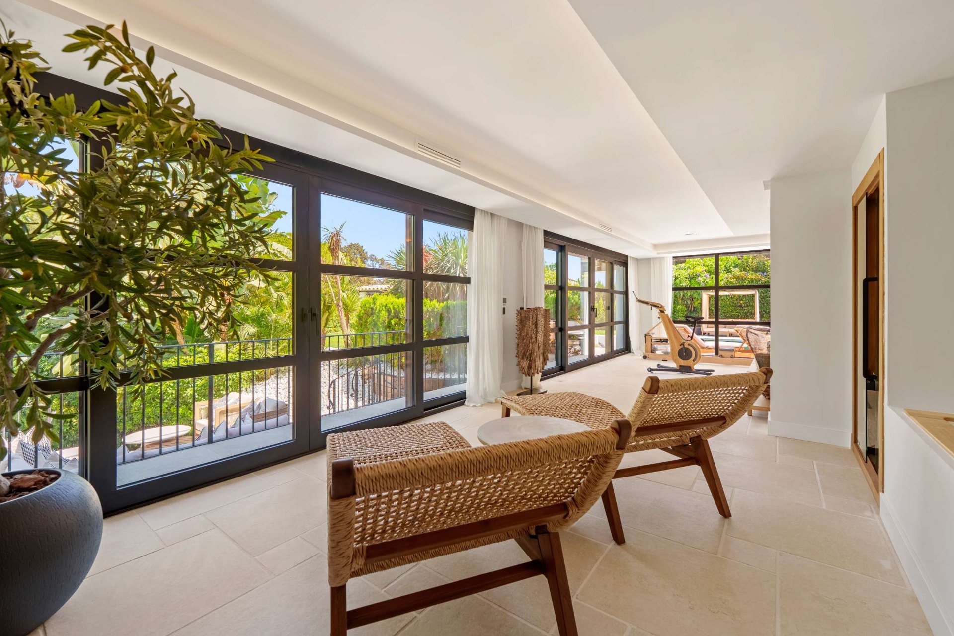 Mediterranean-style villa in the heart of Nueva Andalucía, Marbella.