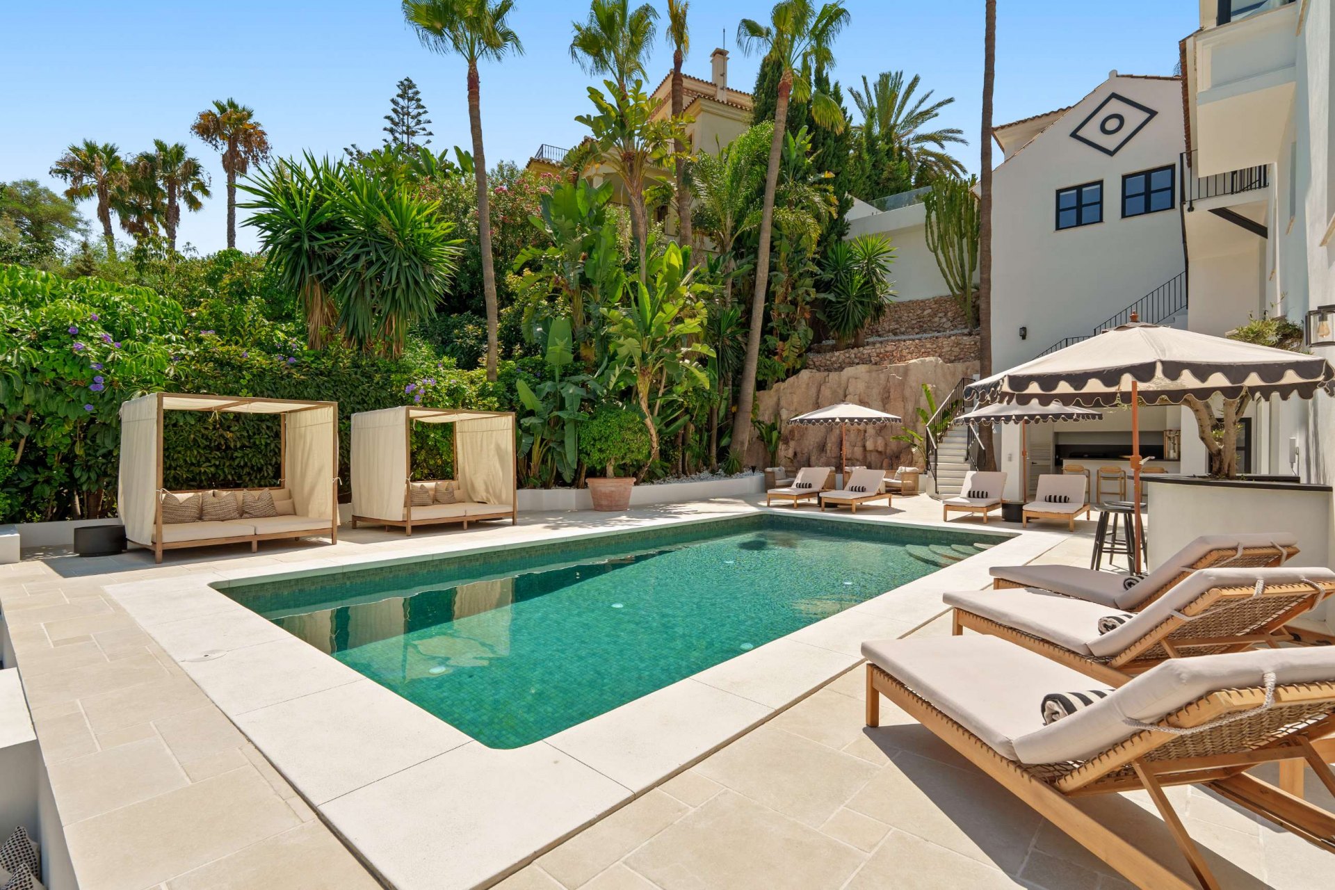 Mediterranean-style villa in the heart of Nueva Andalucía, Marbella.