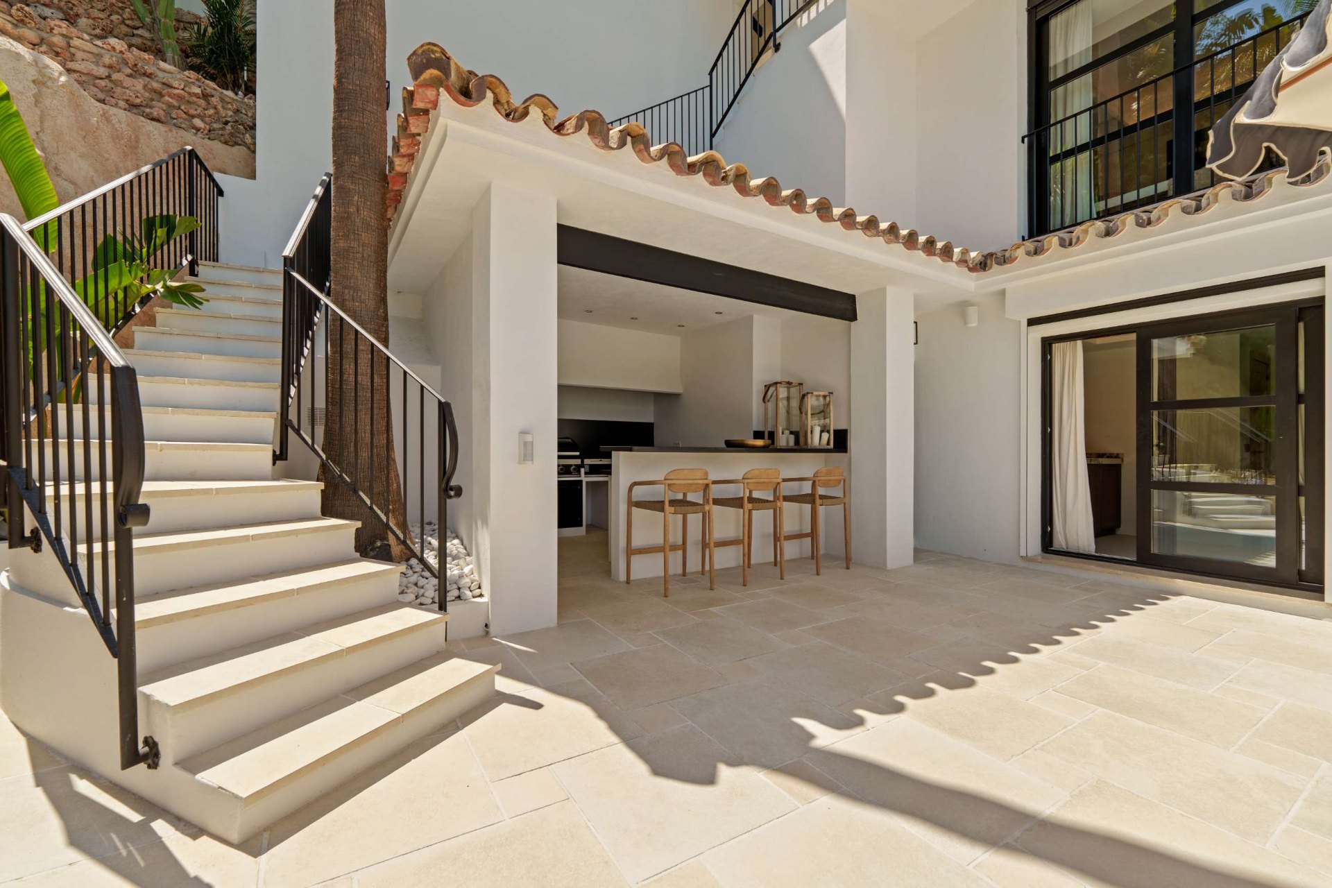 Mediterranean-style villa in the heart of Nueva Andalucía, Marbella.