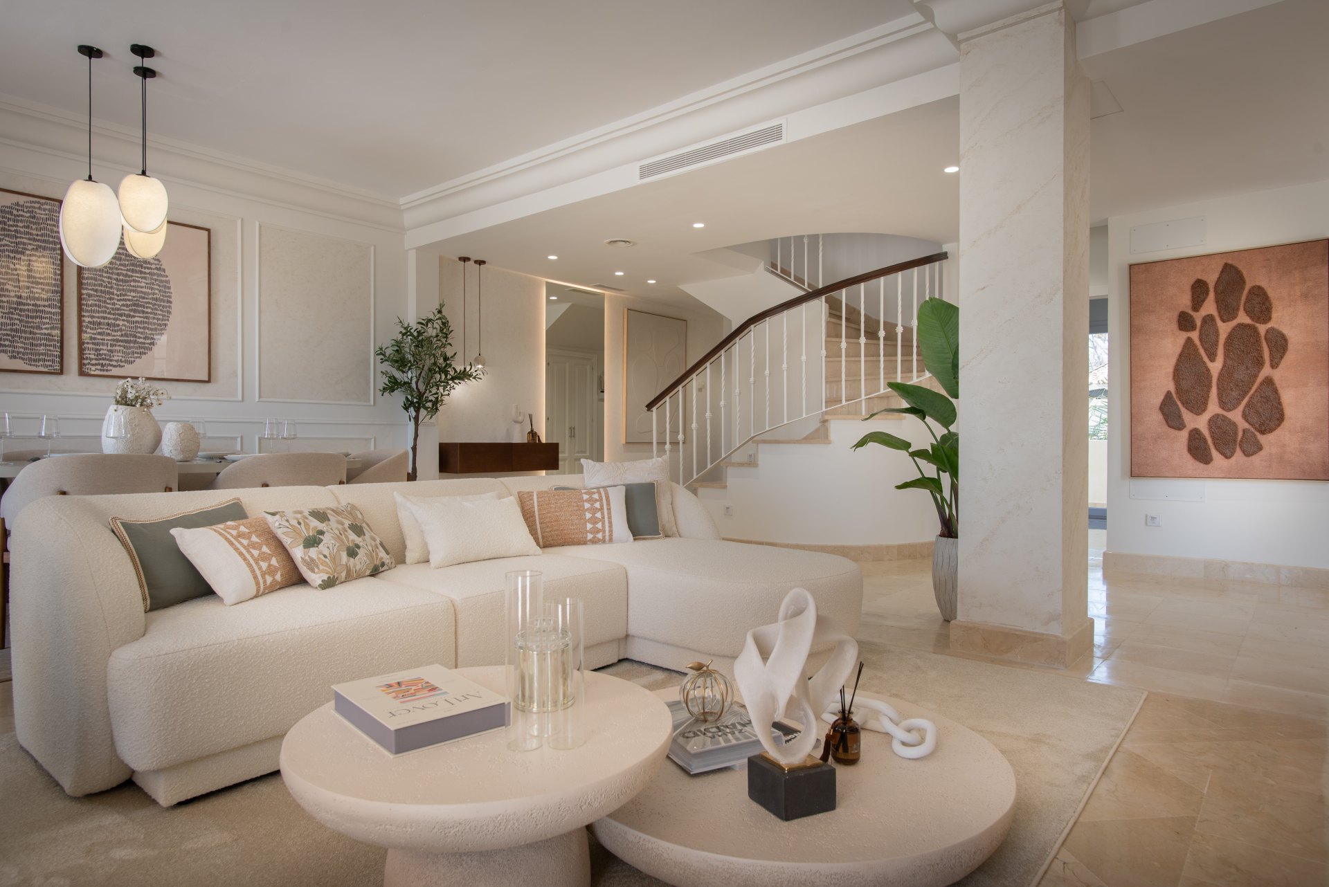 Elegant duplex penthouse with golf views in the prestigious Las Alamandas, Nueva Andalucia