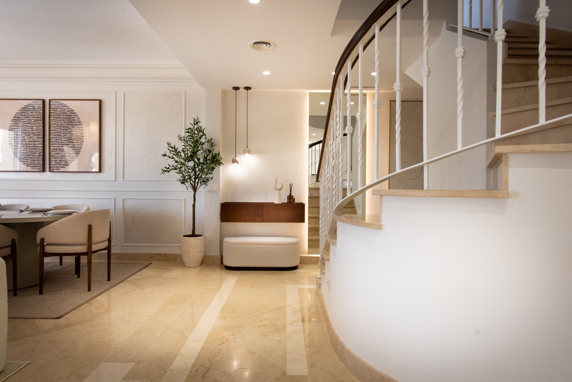 Elegant duplex penthouse with golf views in the prestigious Las Alamandas, Nueva Andalucia