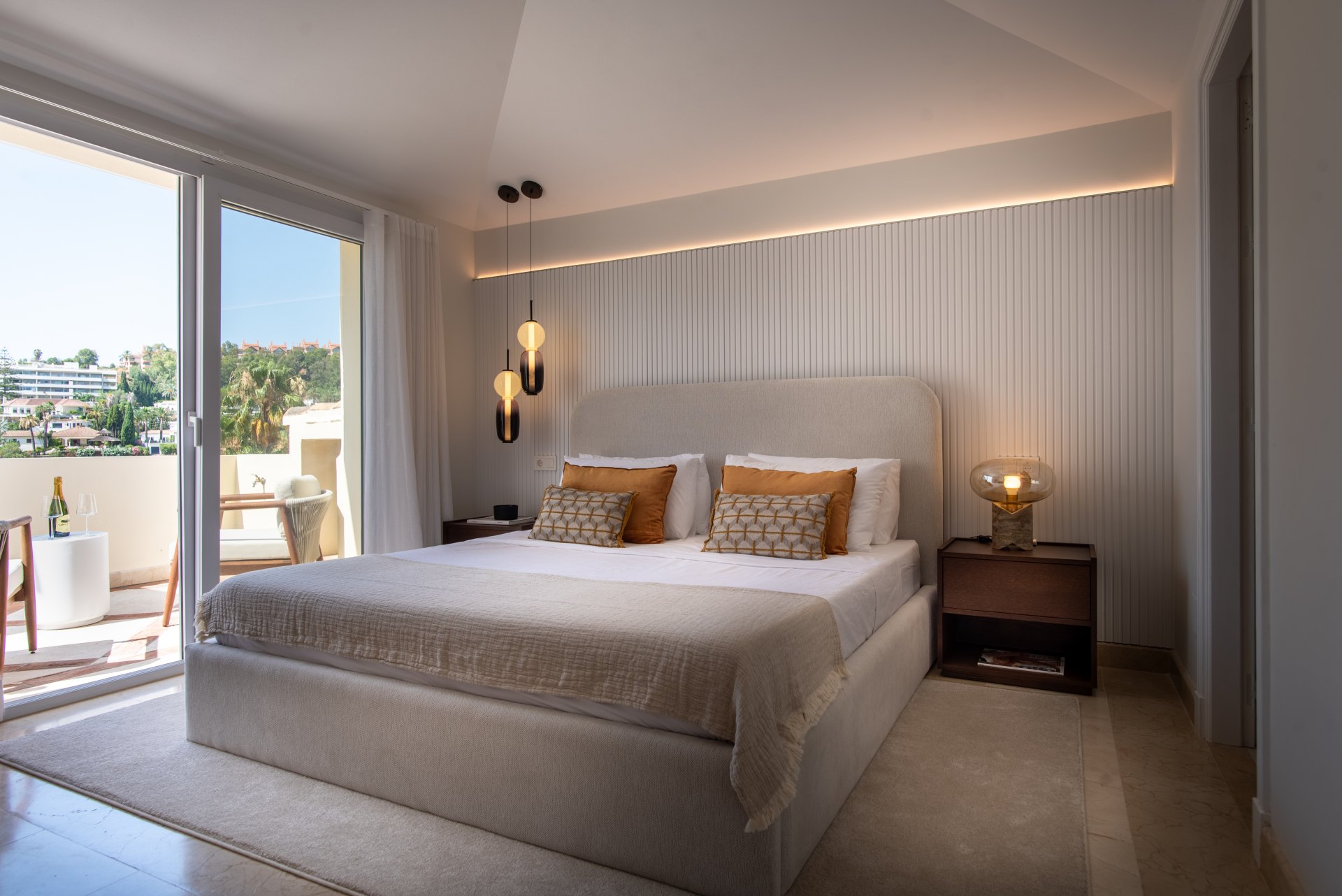 Elegant duplex penthouse with golf views in the prestigious Las Alamandas, Nueva Andalucia