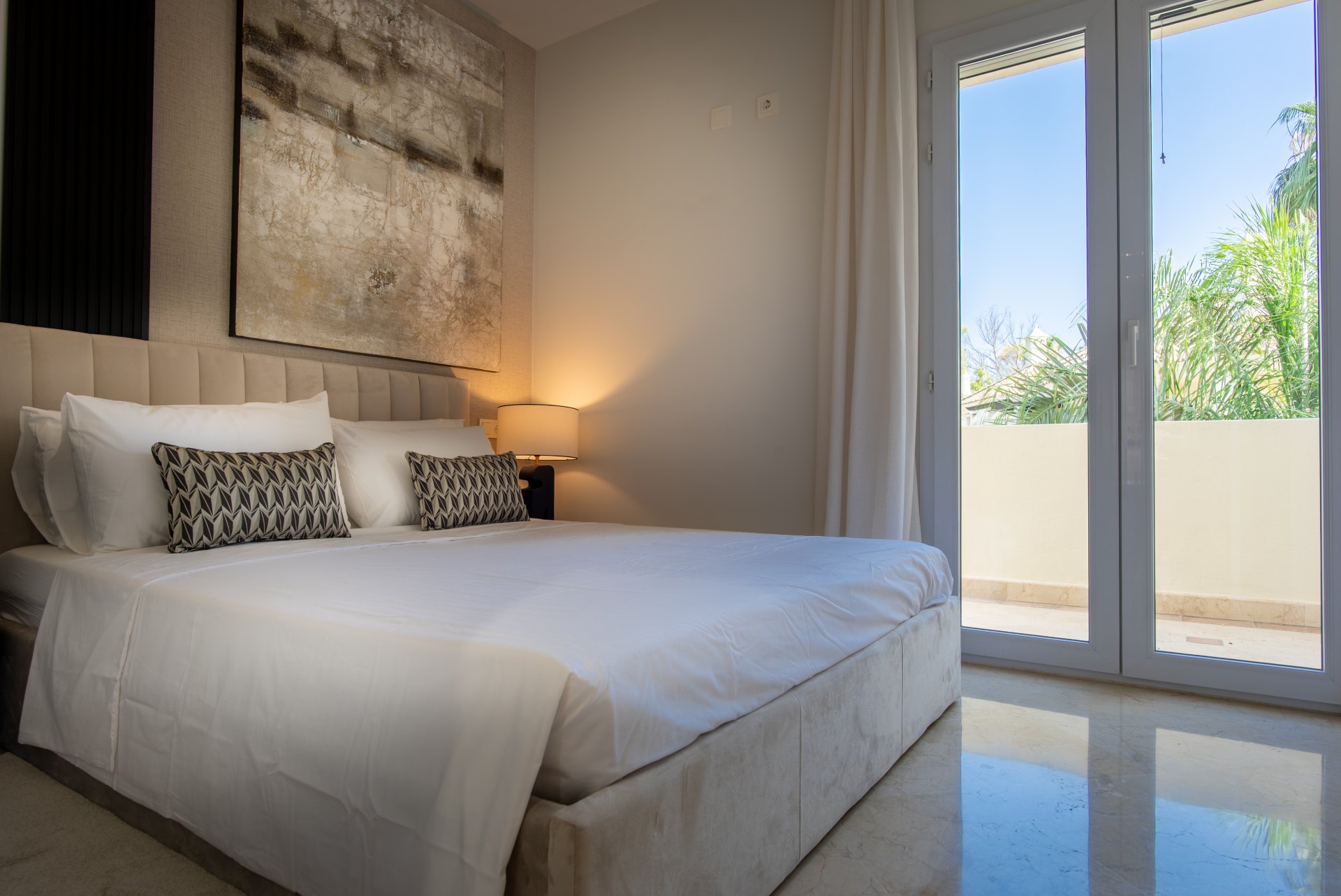 Elegant duplex penthouse with golf views in the prestigious Las Alamandas, Nueva Andalucia