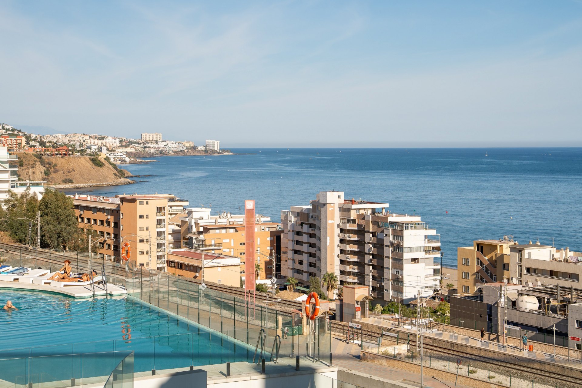 Apartamento de dos dormitorios con vistas al mar en Urbanización Vista Mar, Fuengirola