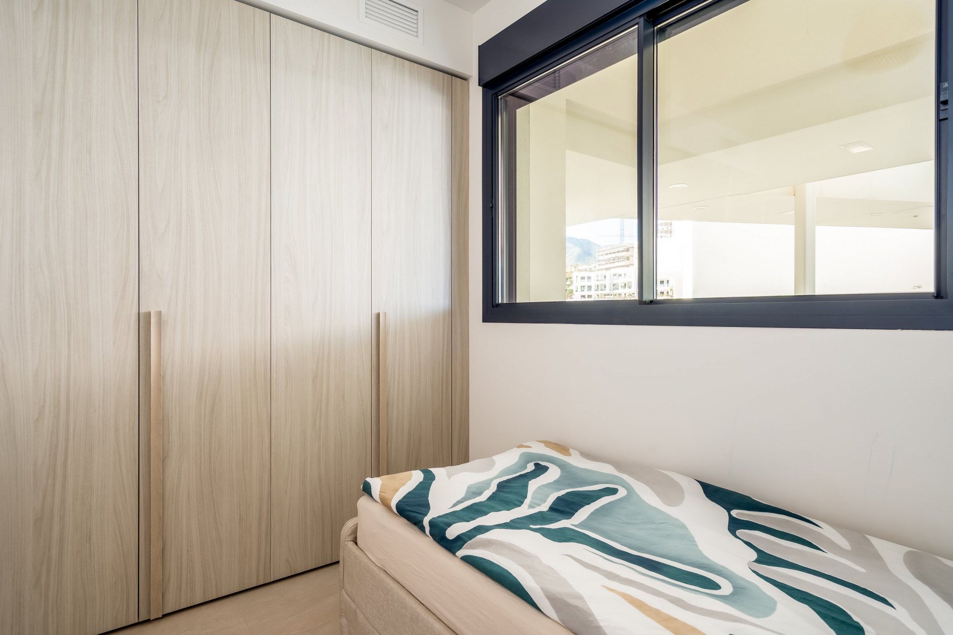 Apartamento de dos dormitorios con vistas al mar en Urbanización Vista Mar, Fuengirola