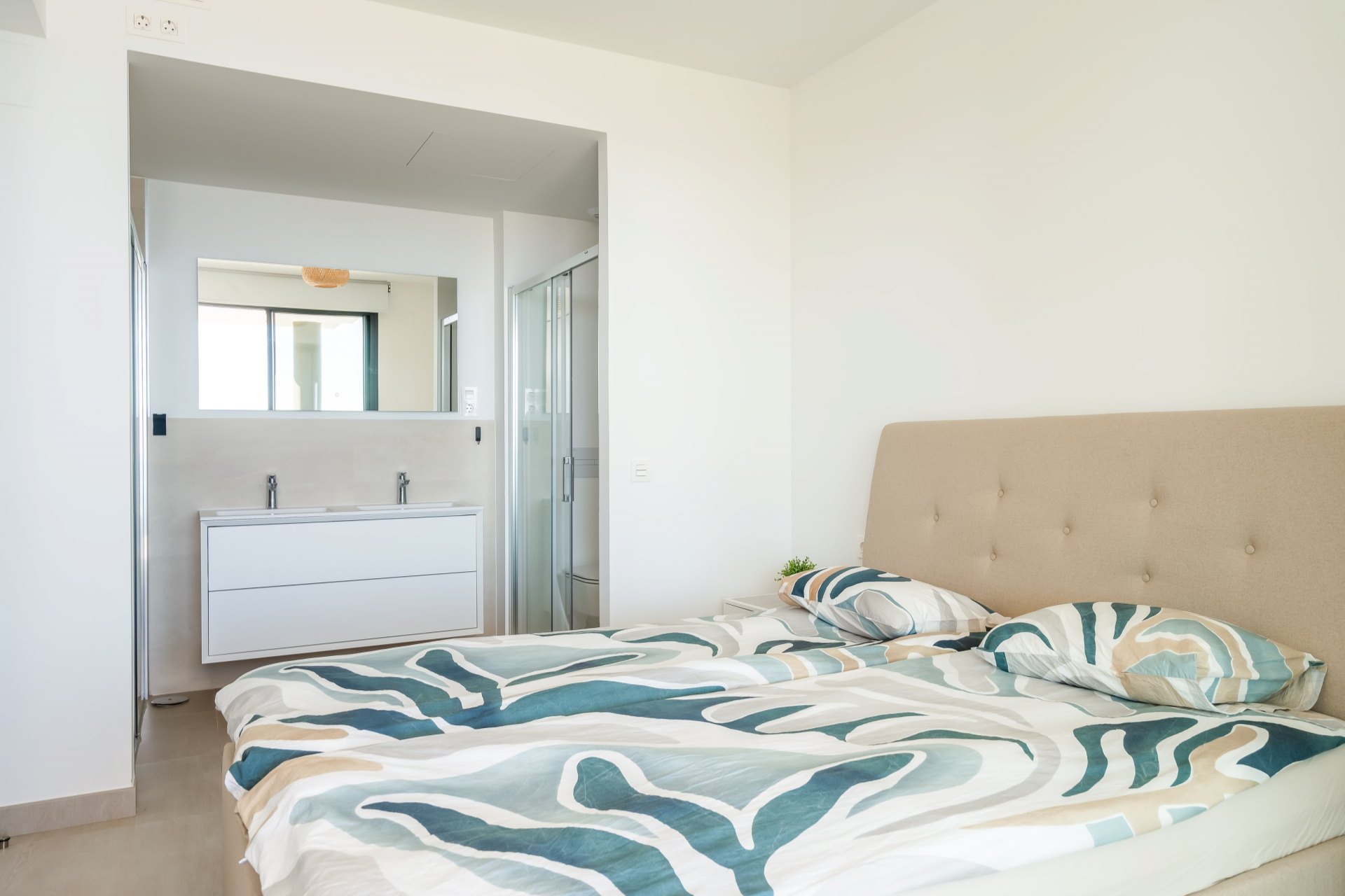 Apartamento de dos dormitorios con vistas al mar en Urbanización Vista Mar, Fuengirola