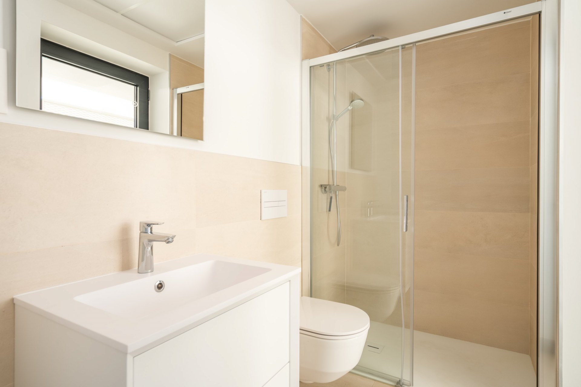 Apartamento de dos dormitorios con vistas al mar en Urbanización Vista Mar, Fuengirola