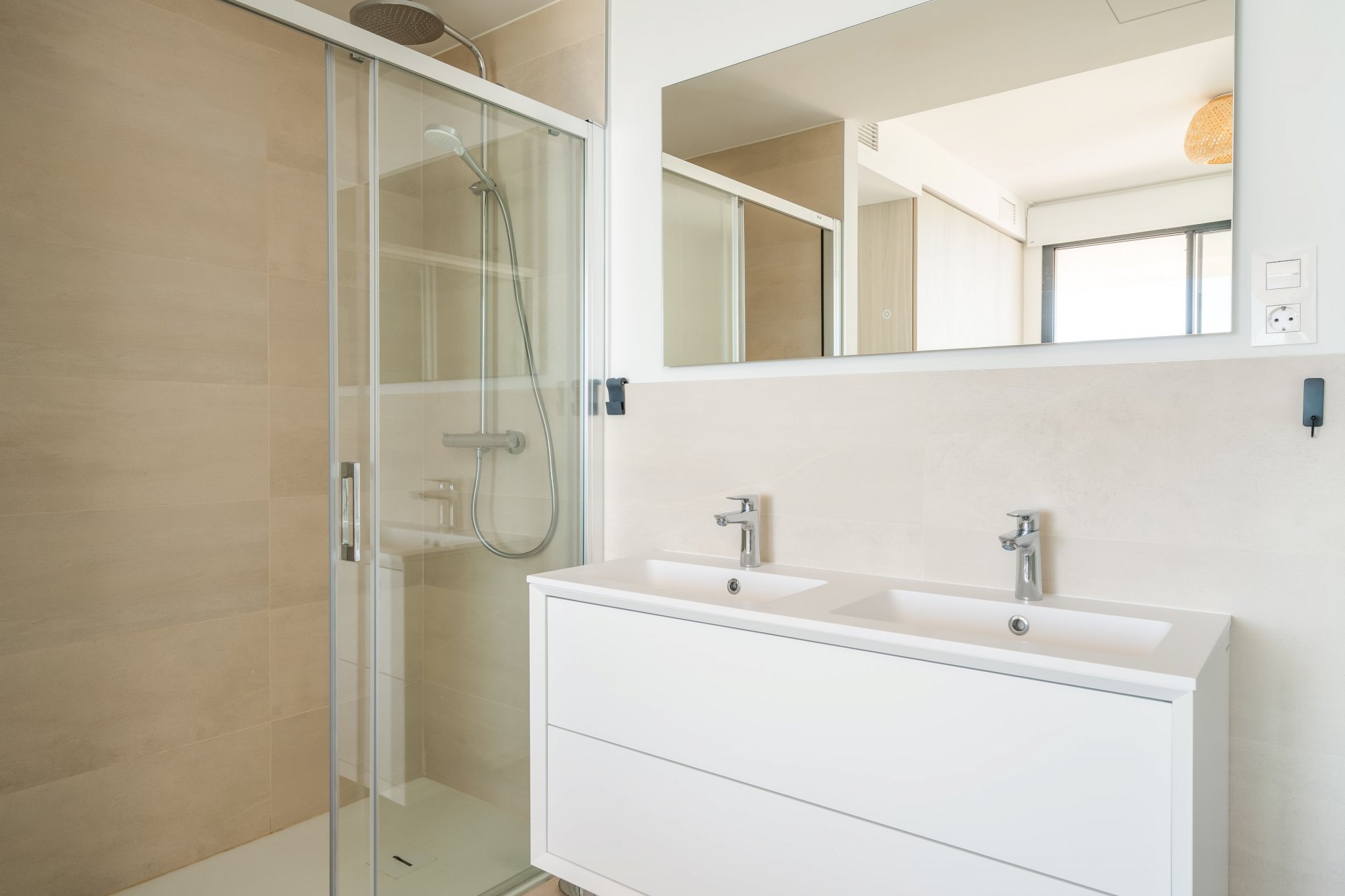 Apartamento de dos dormitorios con vistas al mar en Urbanización Vista Mar, Fuengirola