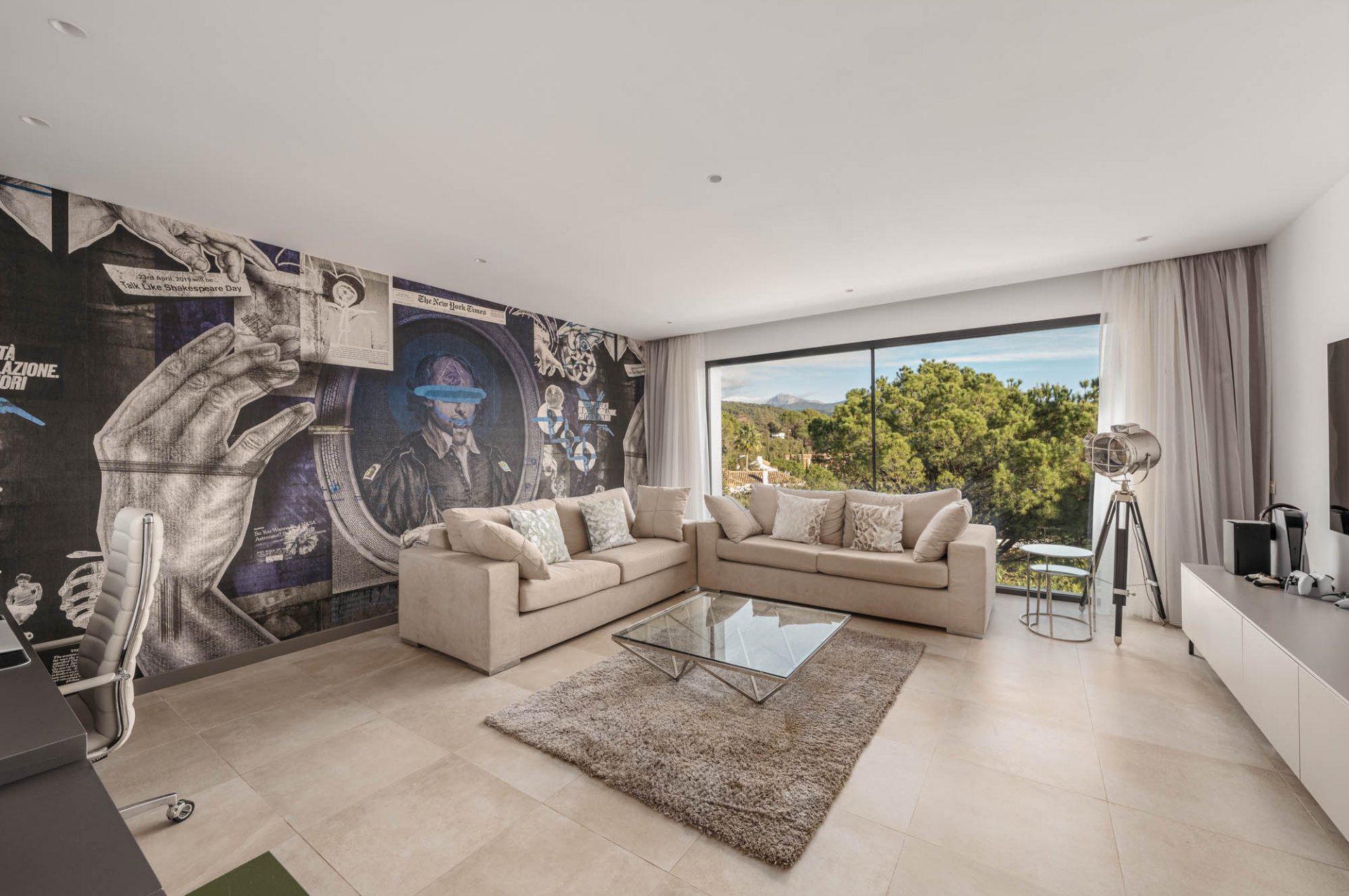 Elegante villa contemporánea con vistas al mar, en la comunidad cerrada de El Madroñal, Benahavís