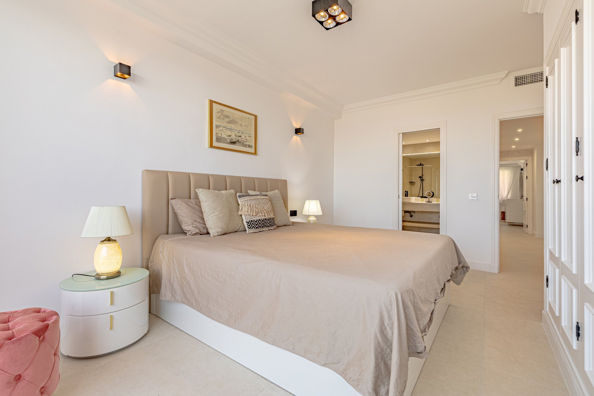 Stylish two bedroom apartment with a terrace in Magna Marbella, Marbella