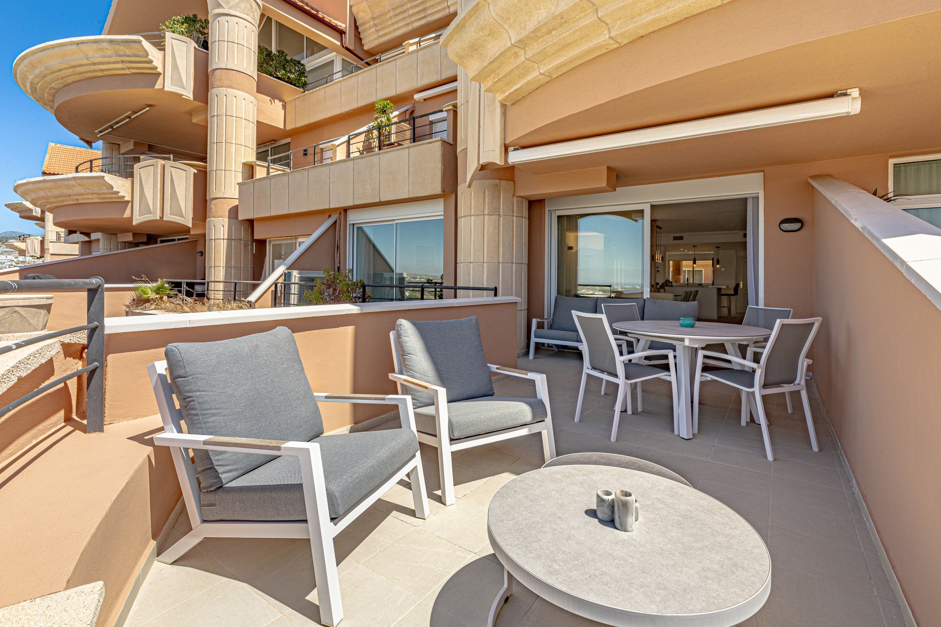 Stylish two bedroom apartment with a terrace in Magna Marbella, Marbella