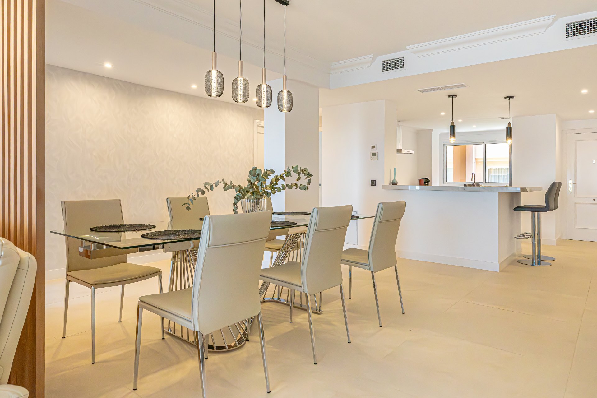 Stylish two bedroom apartment with a terrace in Magna Marbella, Marbella