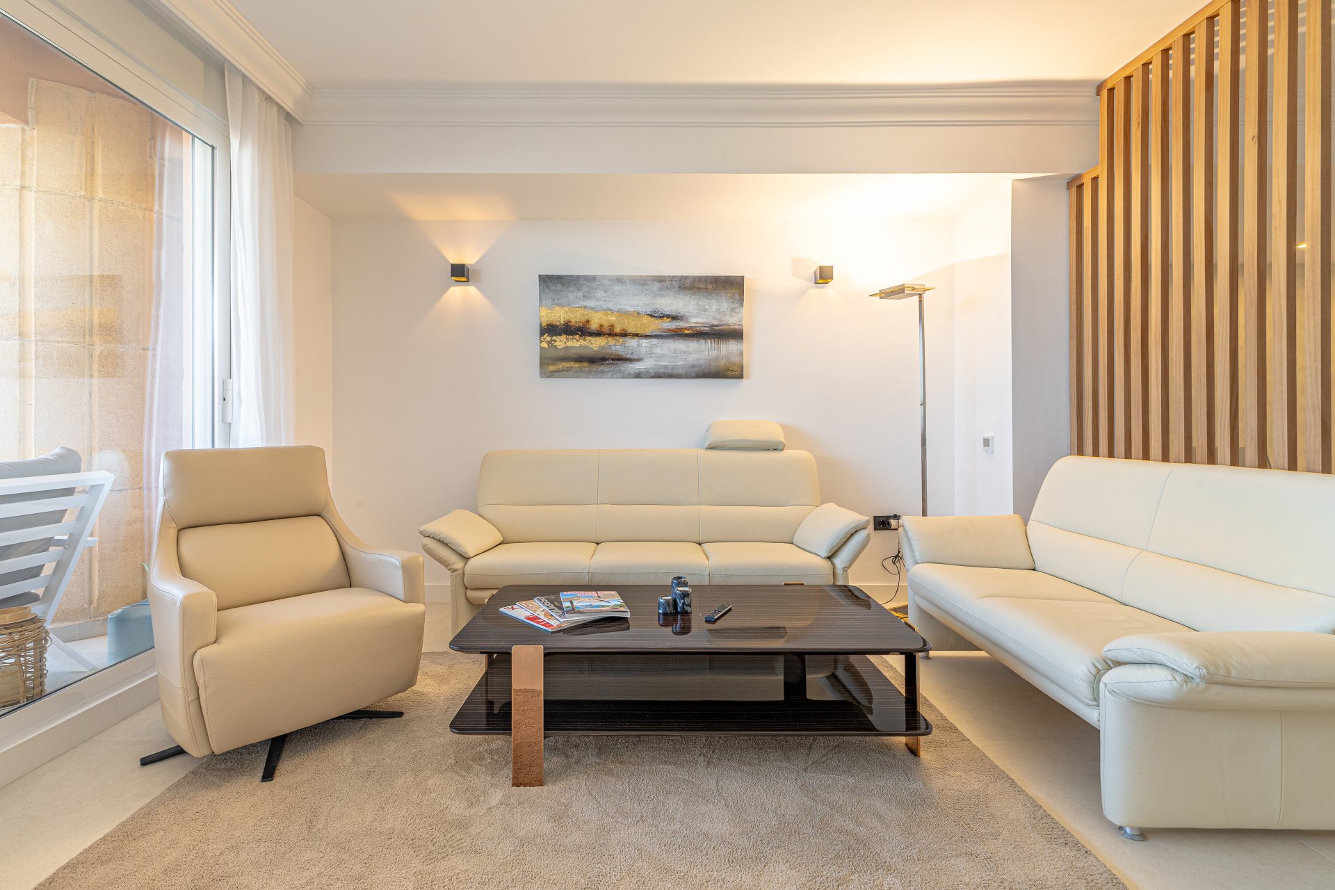 Stylish two bedroom apartment with a terrace in Magna Marbella, Marbella