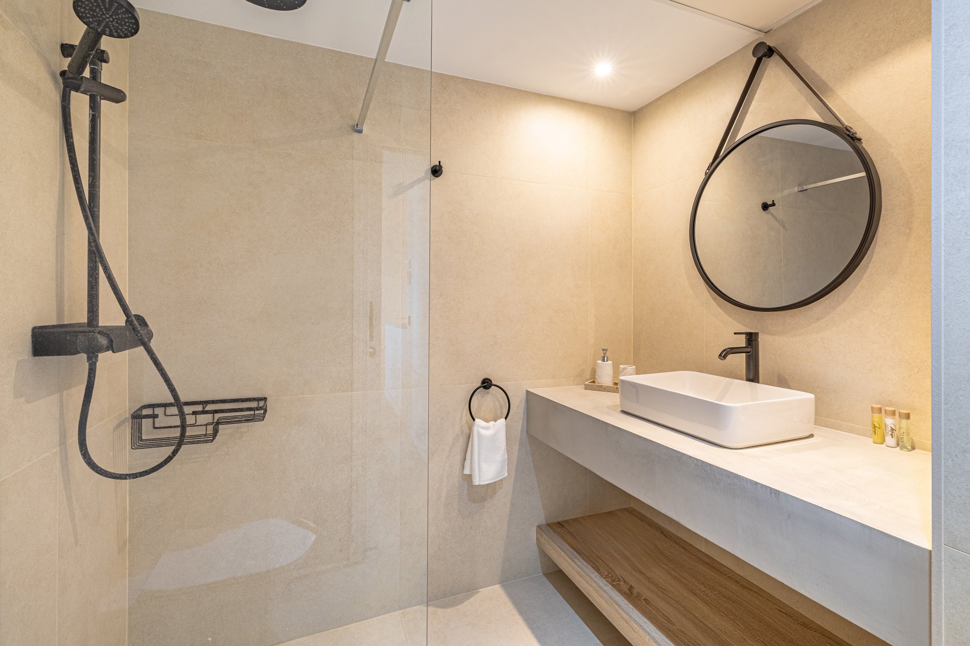 Stylish two bedroom apartment with a terrace in Magna Marbella, Marbella