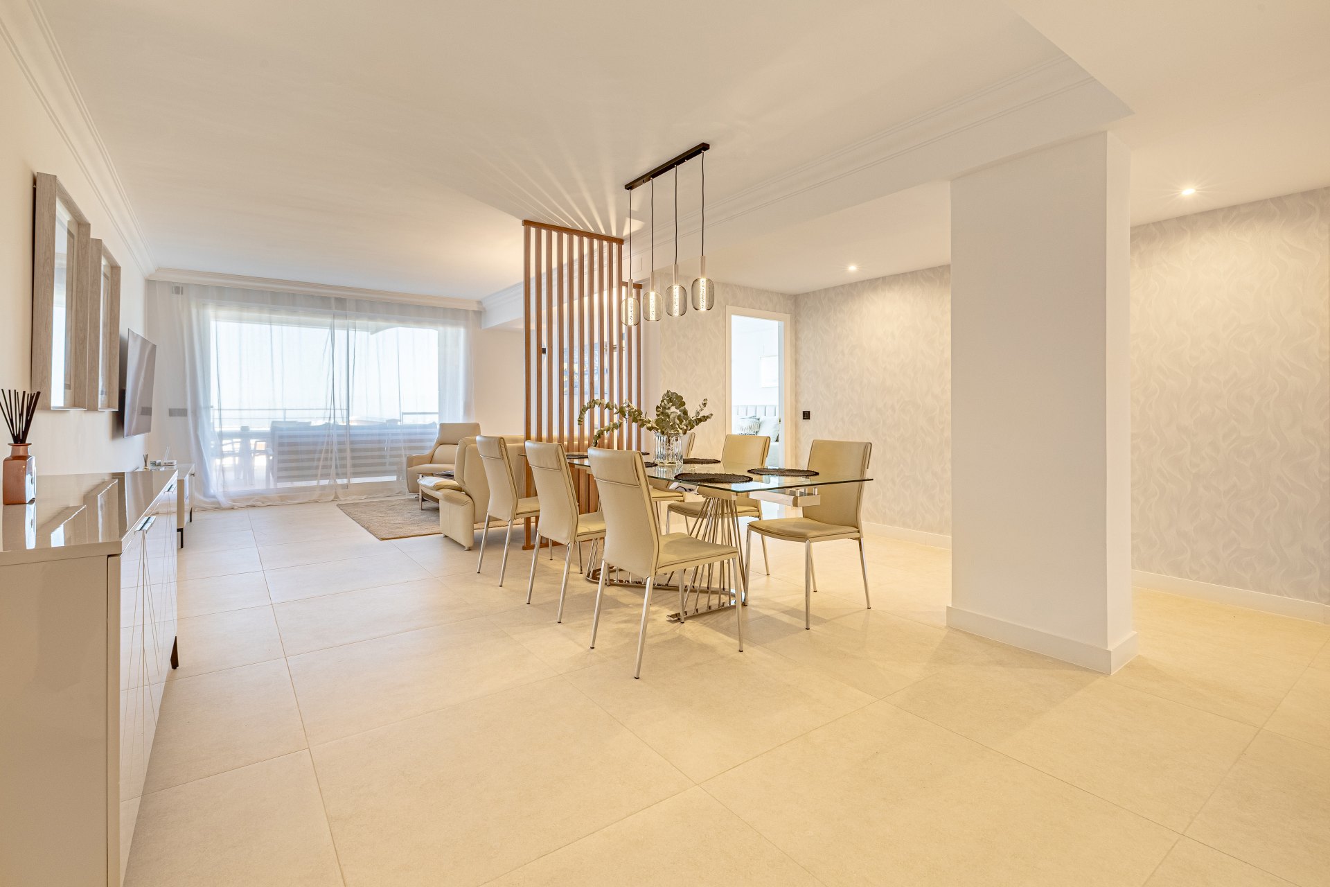 Stylish two bedroom apartment with a terrace in Magna Marbella, Marbella