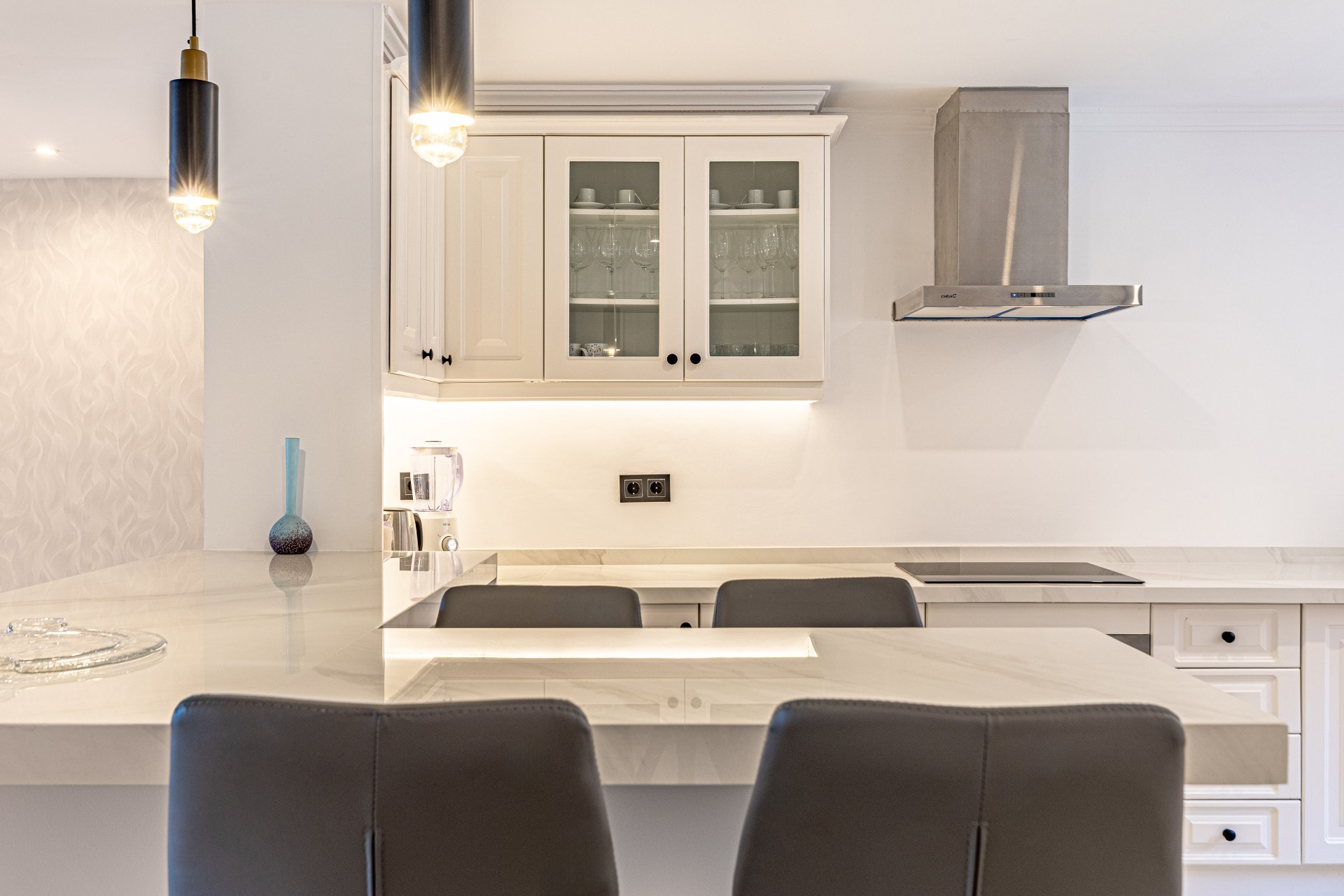 Stylish two bedroom apartment with a terrace in Magna Marbella, Marbella