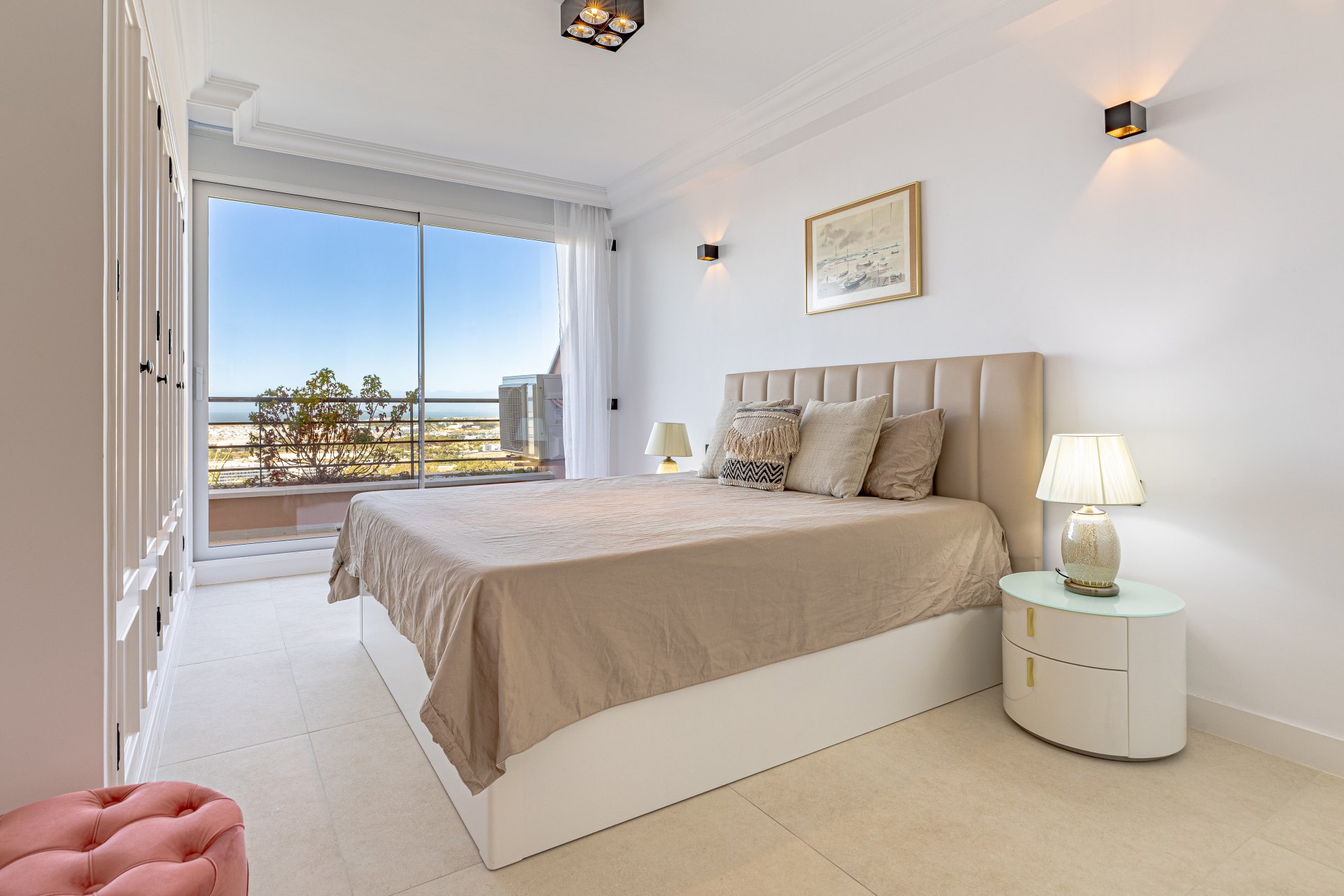 Stylish two bedroom apartment with a terrace in Magna Marbella, Marbella
