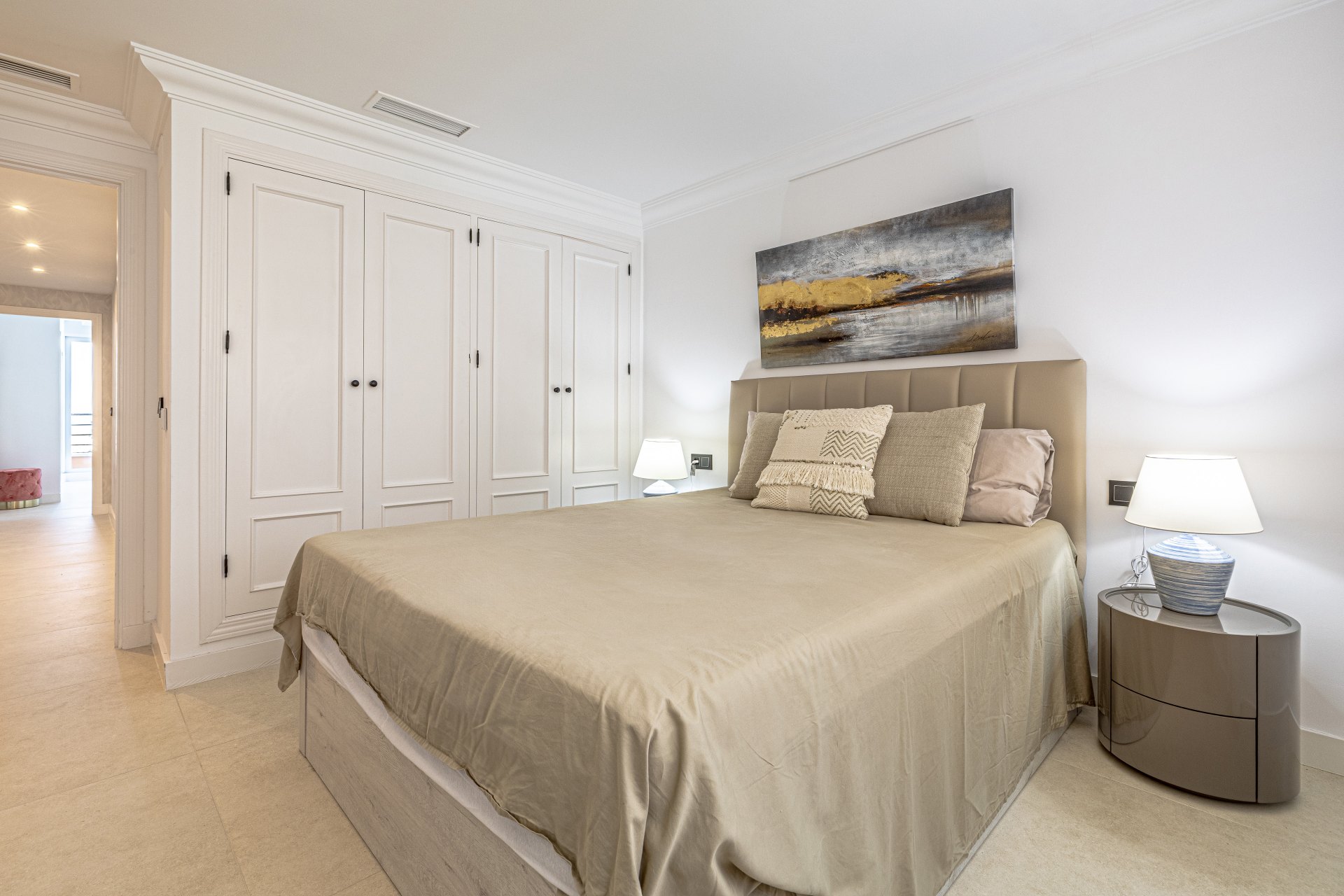 Stylish two bedroom apartment with a terrace in Magna Marbella, Marbella