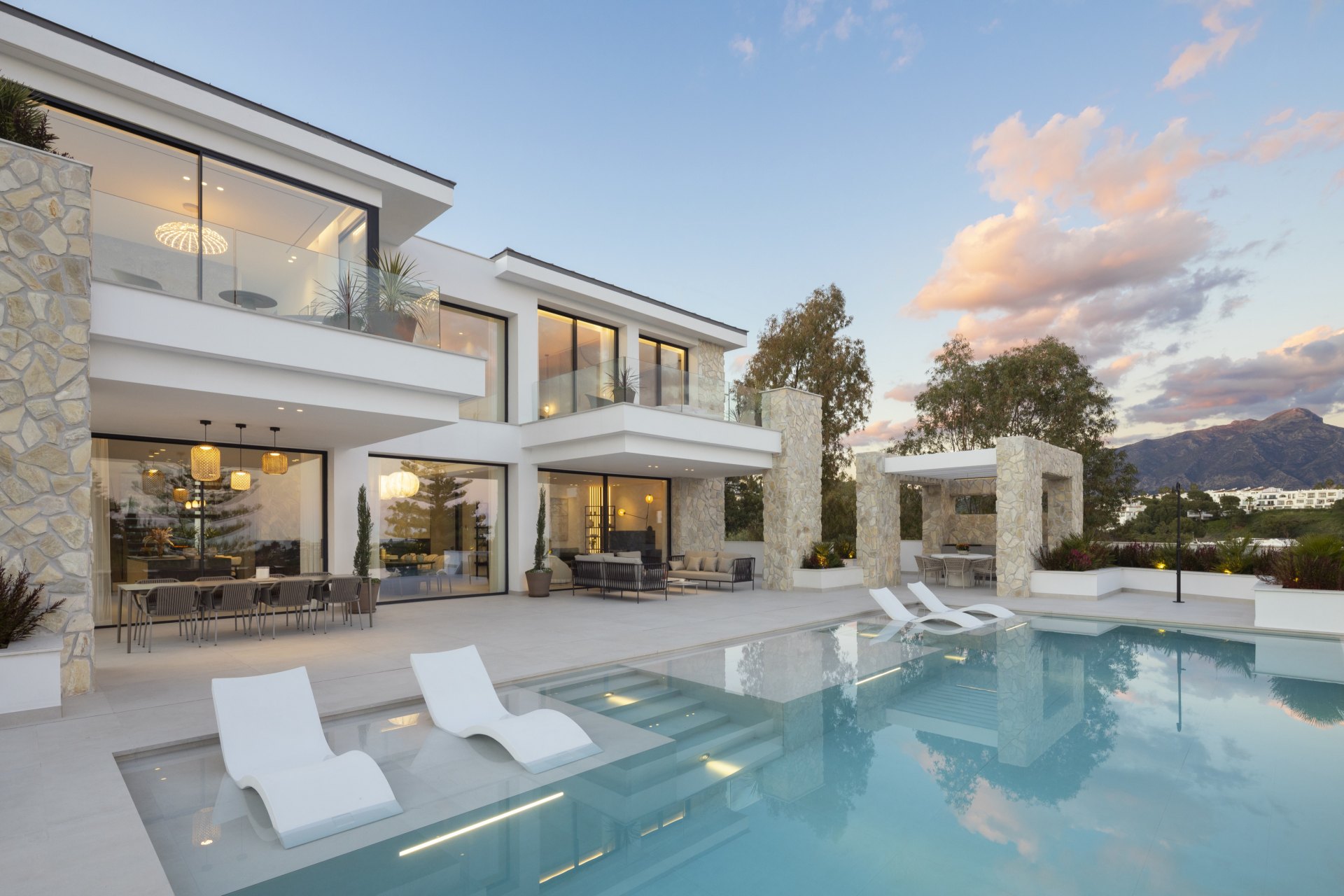 Magnificent villa with panoramic views in La Quinta in a gated and private community