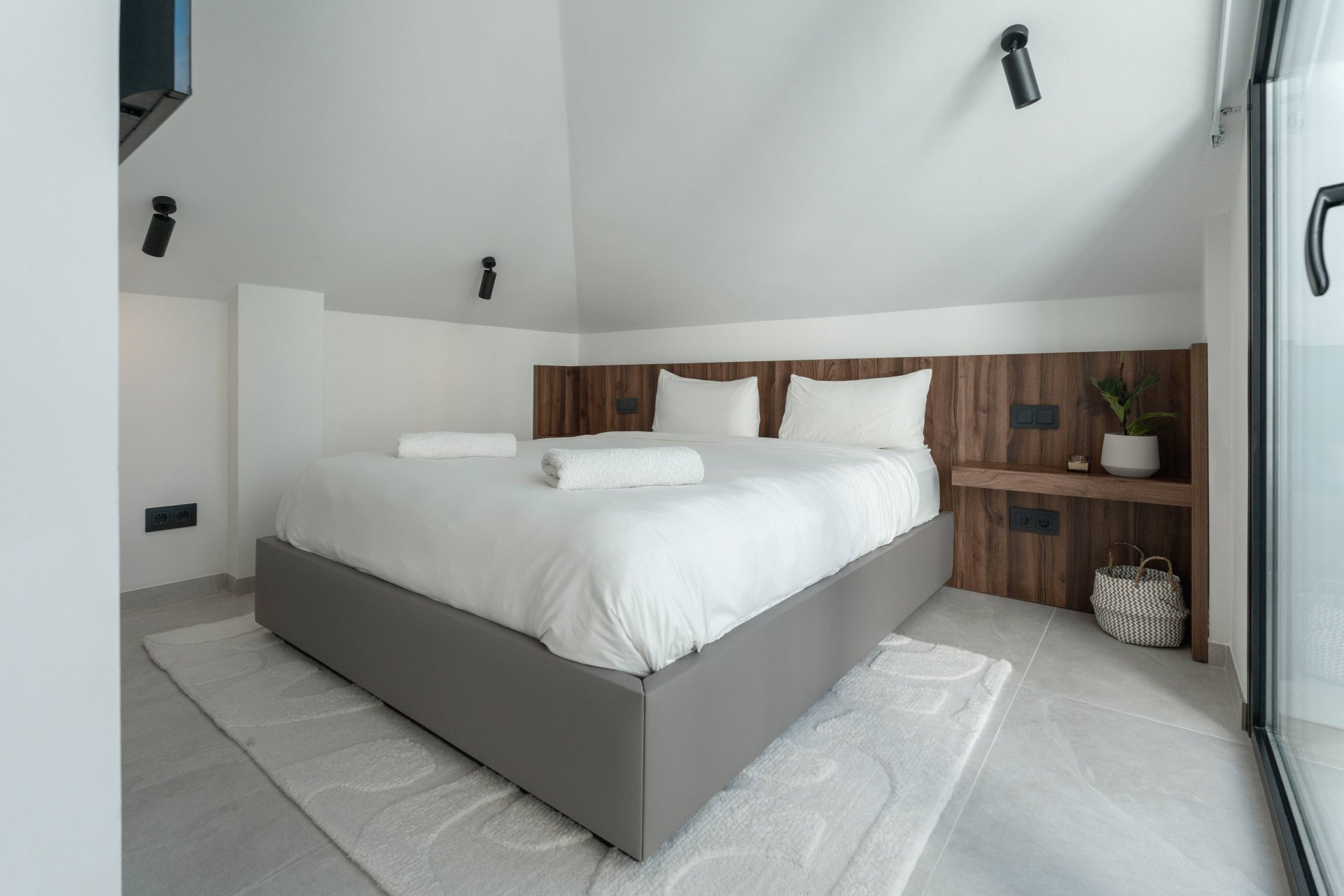 Ático reformado por completo en el corazón de Nueva Andalucia