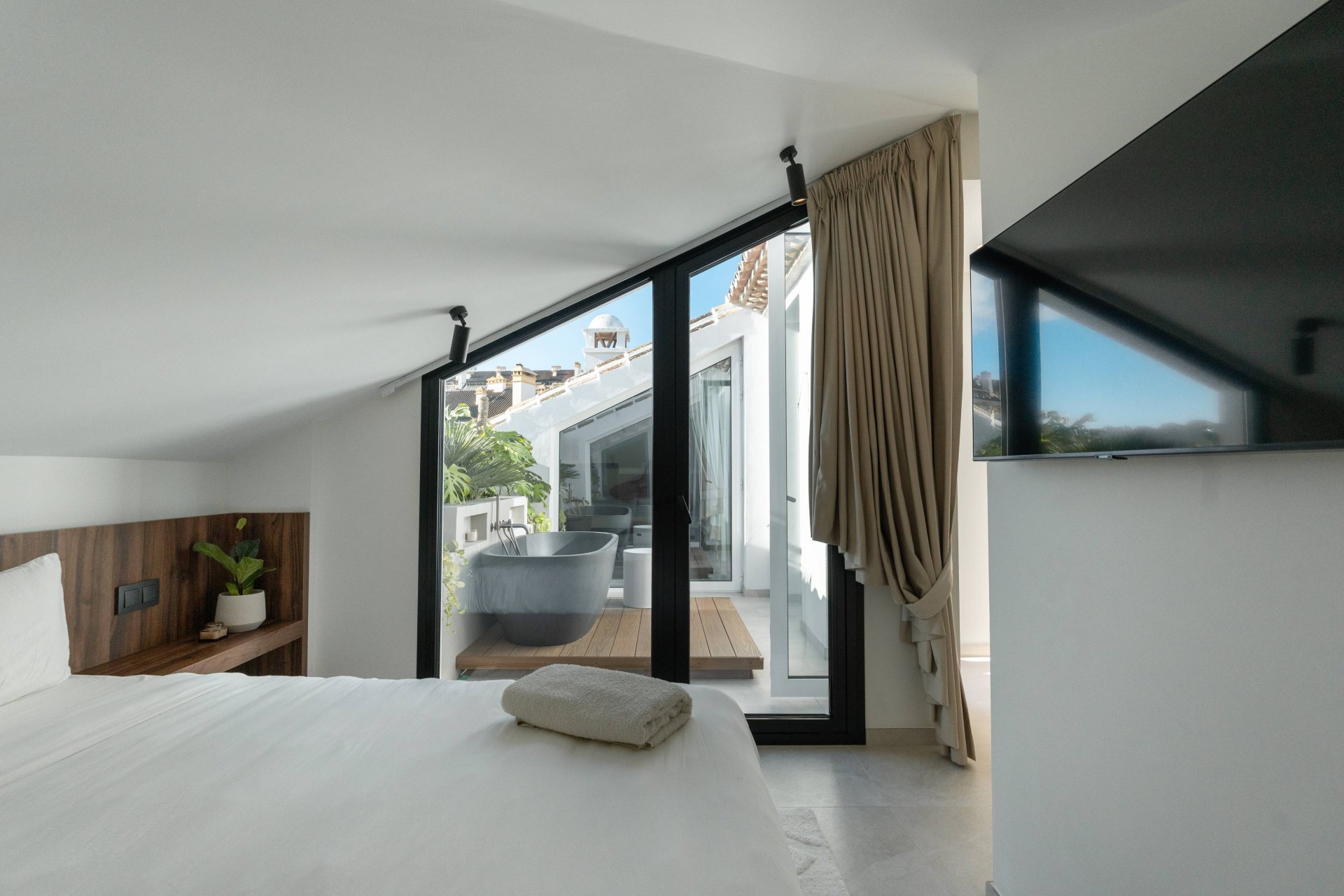 Ático reformado por completo en el corazón de Nueva Andalucia