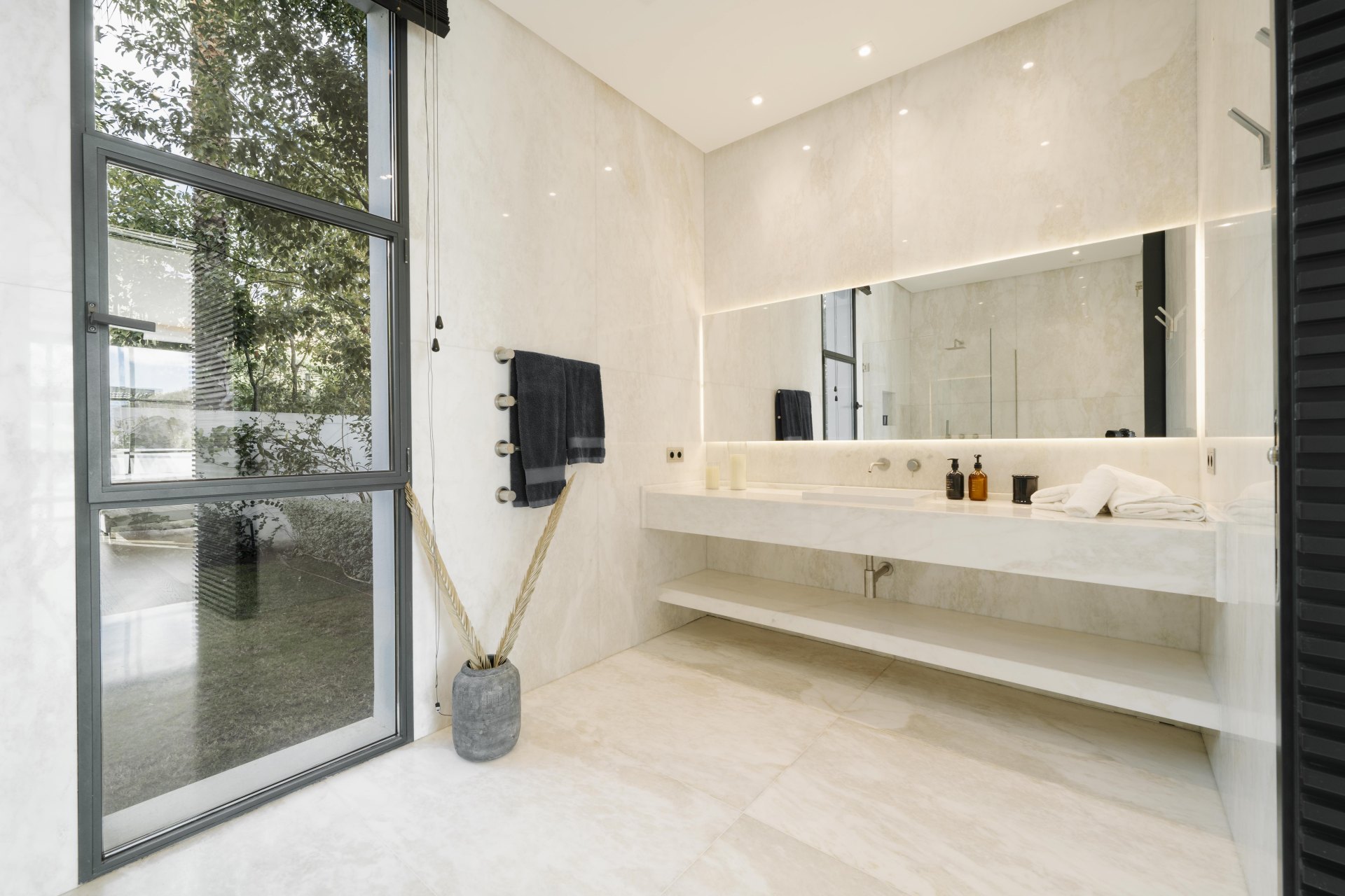 Exclusive villa in Los Flamingos with stunning sea views