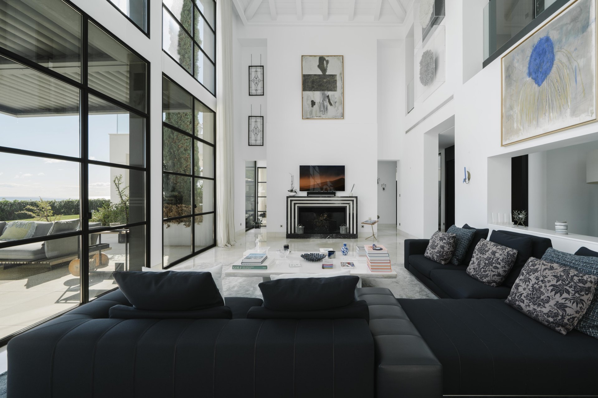 Exclusive villa in Los Flamingos with stunning sea views