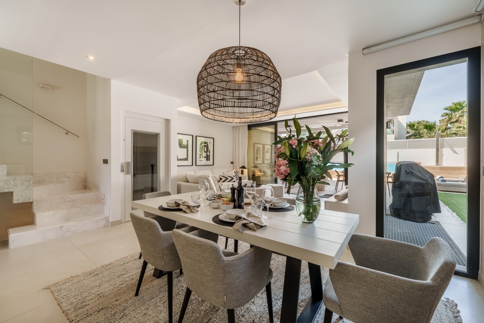 Exclusive semi-detached villa in the best location of Marbella's Golden Mile