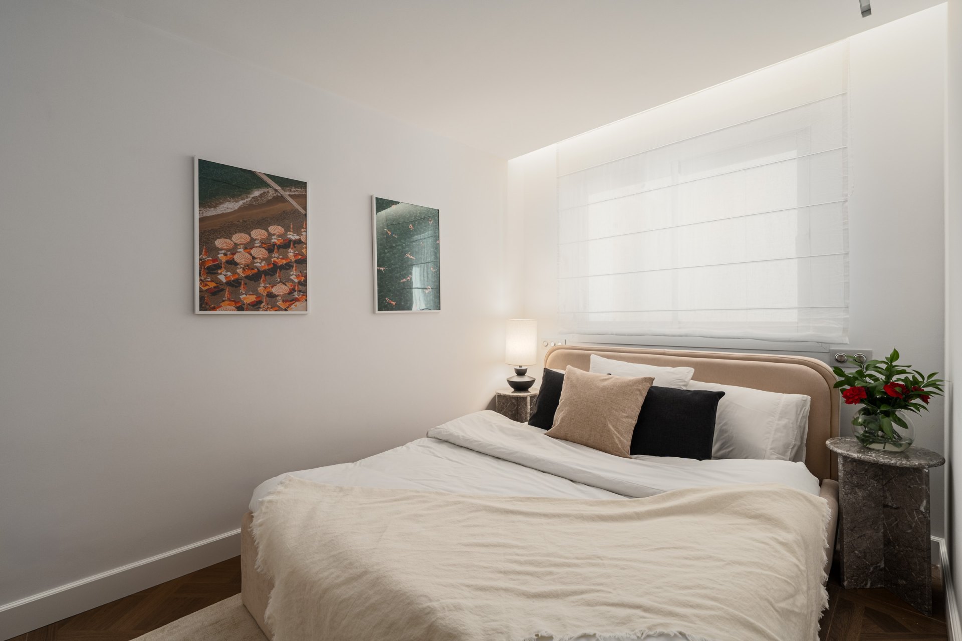 Apartamento elegante con acabados exclusivos y a pasos del mar en la Milla de Oro, Marbella