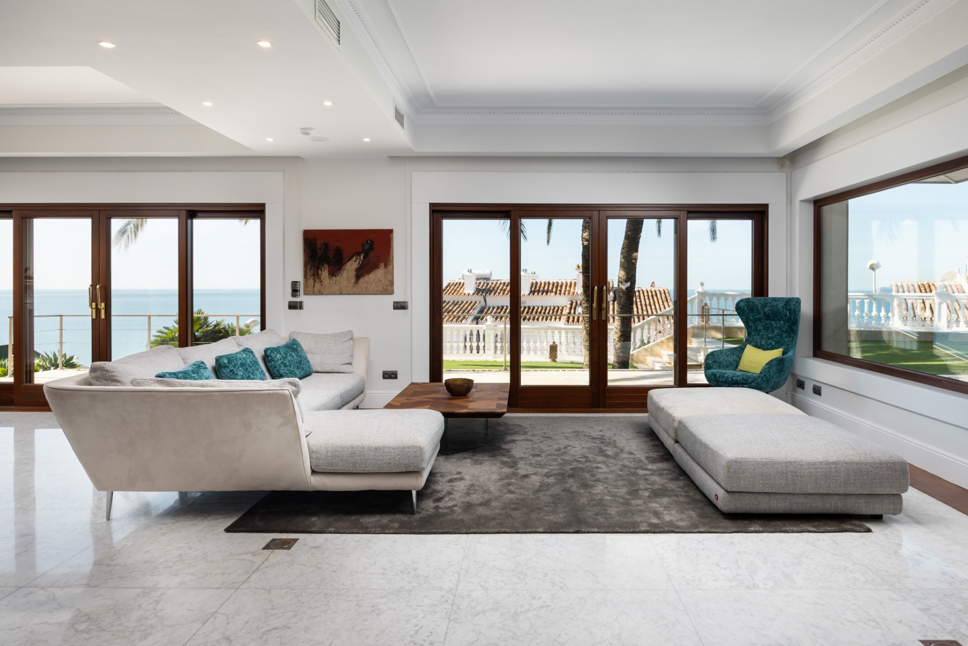 Majestic villa with privacy, eternal views and architectural excellence in El Candado