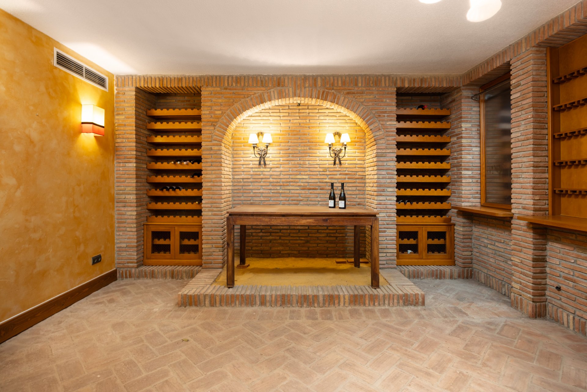 Majestic villa with privacy, eternal views and architectural excellence in El Candado