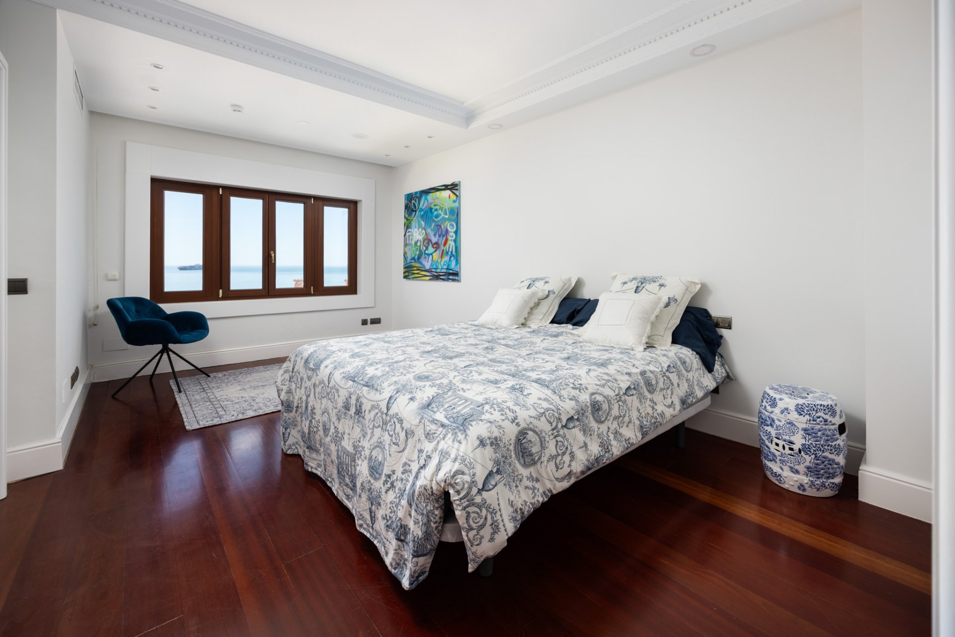 Majestic villa with privacy, eternal views and architectural excellence in El Candado