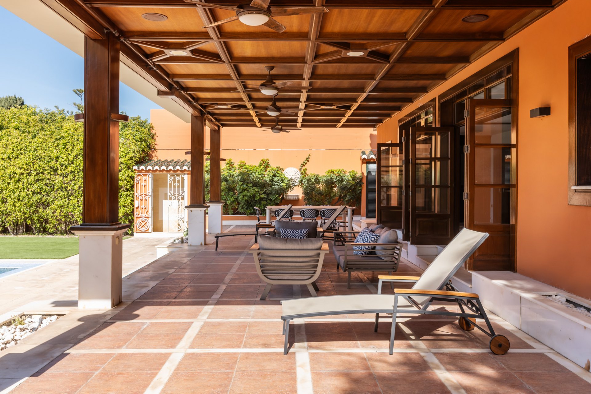 Majestic villa with privacy, eternal views and architectural excellence in El Candado